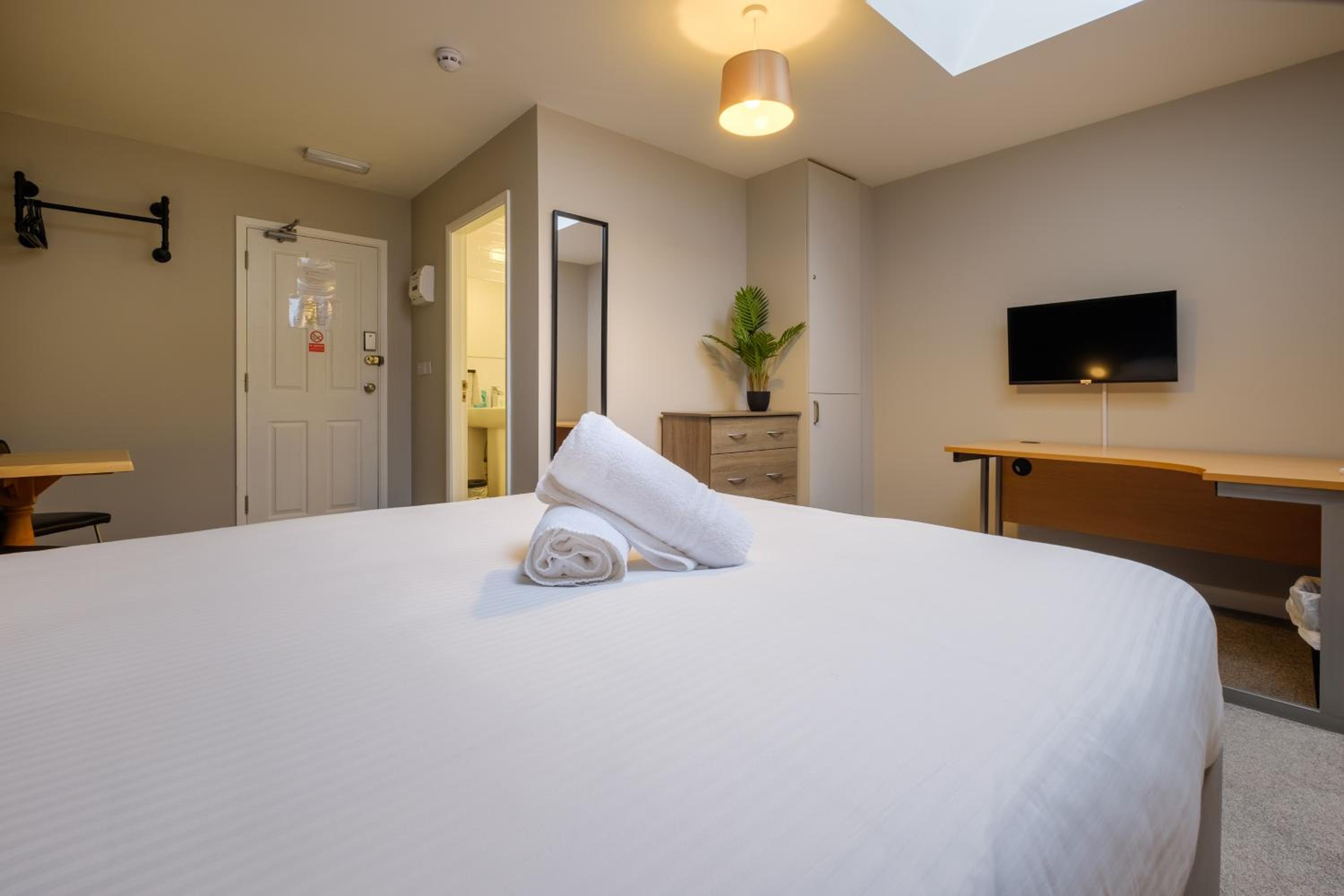 Double Room with Private Bathroom - Photo 5
