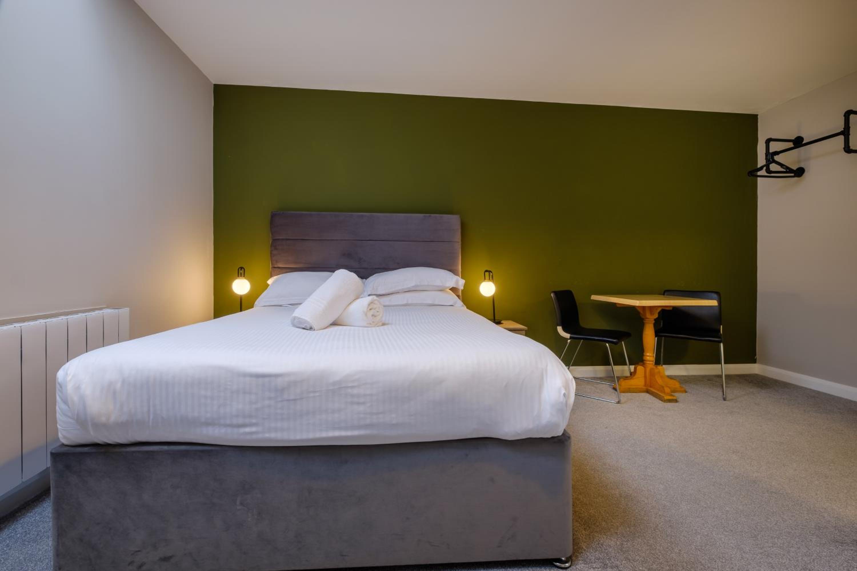 Double Room with Private Bathroom - Photo 6