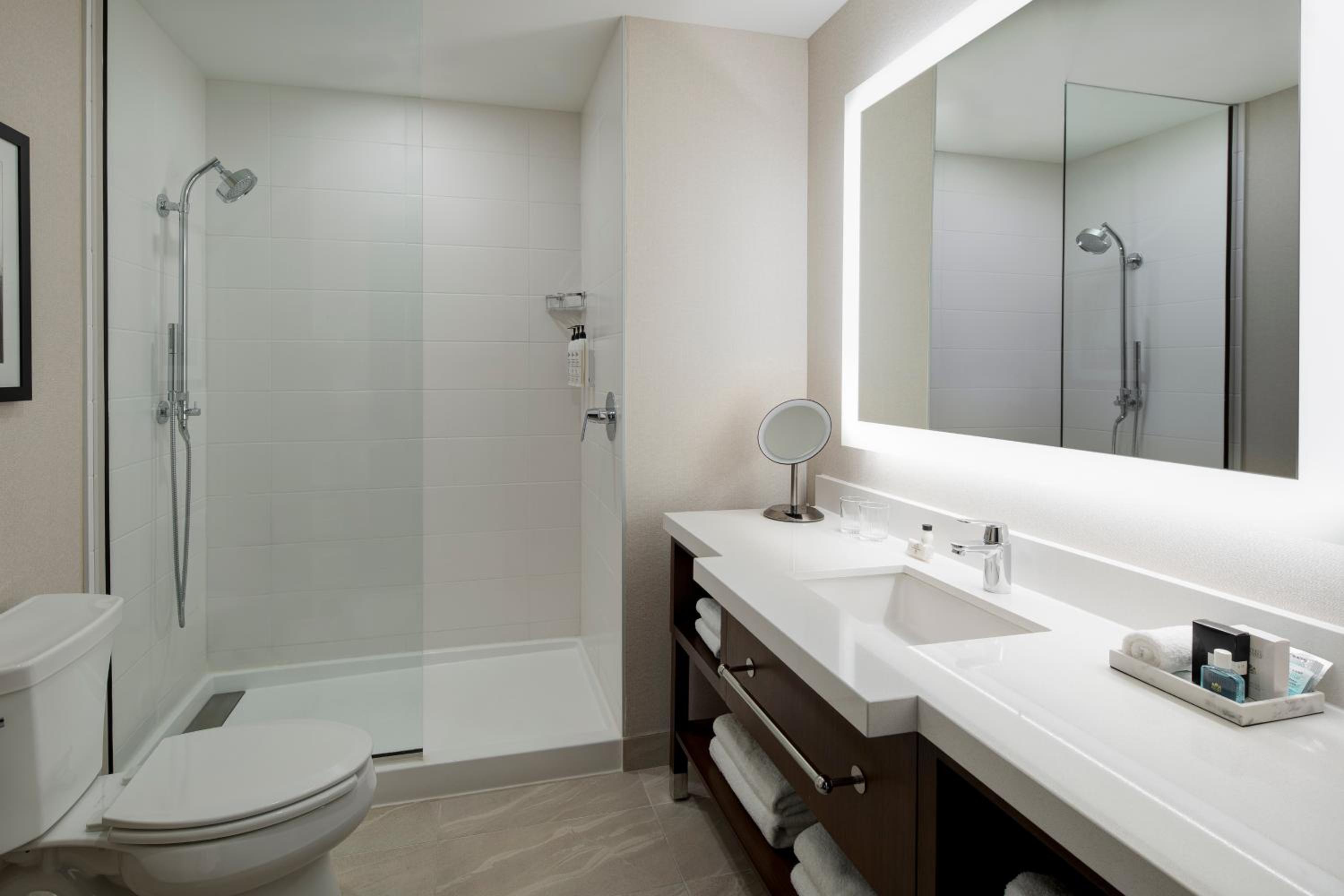 Deluxe King Room - Photo 2