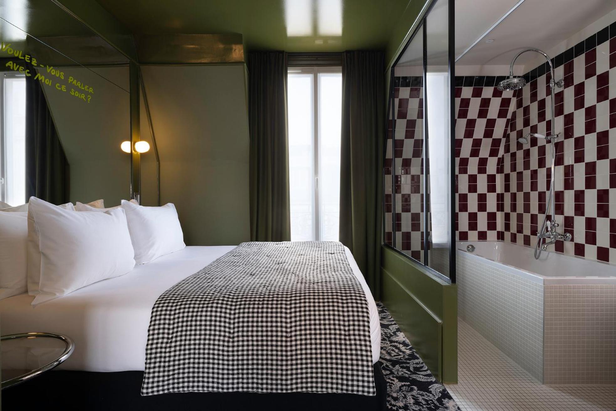 Deluxe Double Room thumbnail 5
