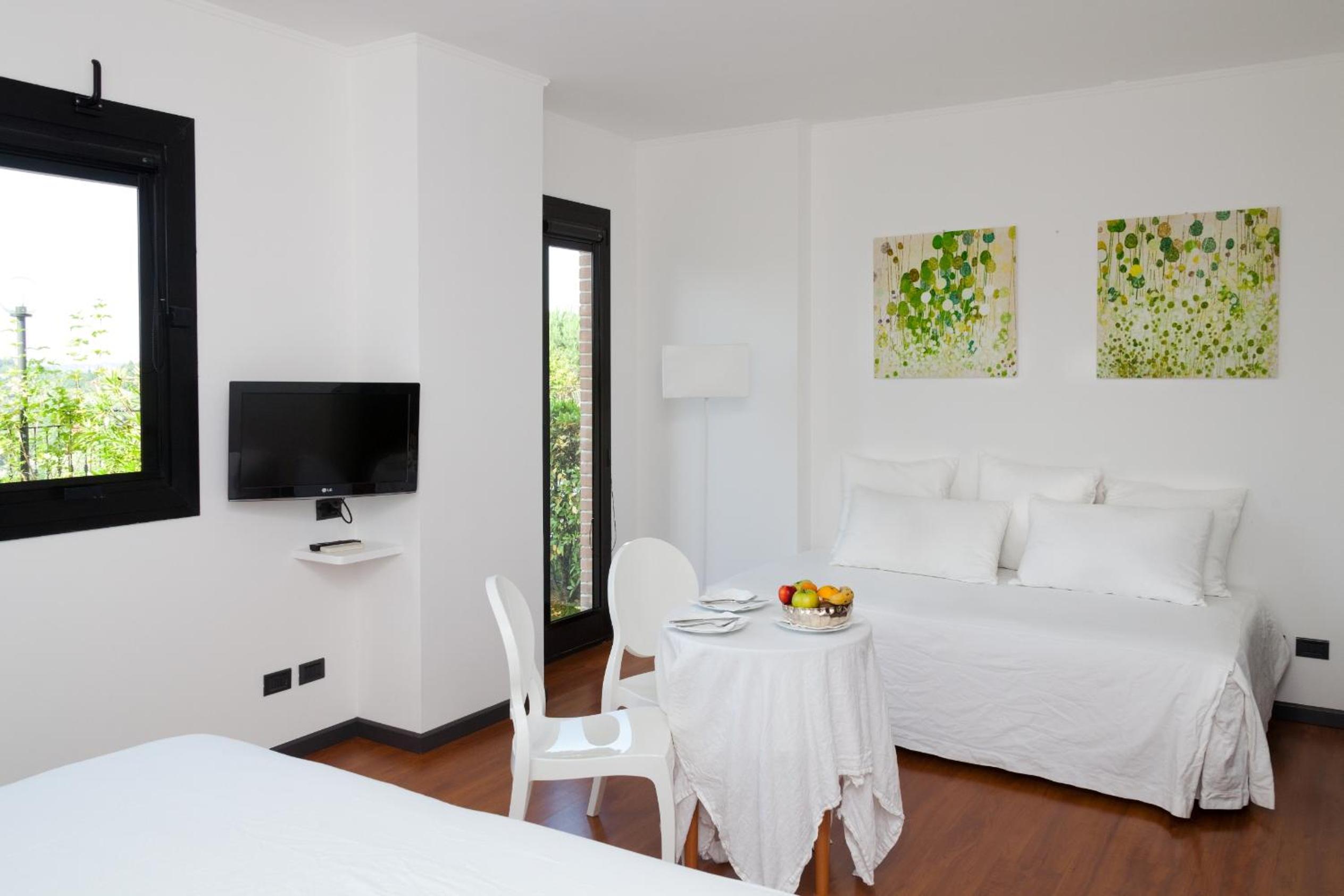 Junior Suite with Hill View (3 Adults) - Photo 8