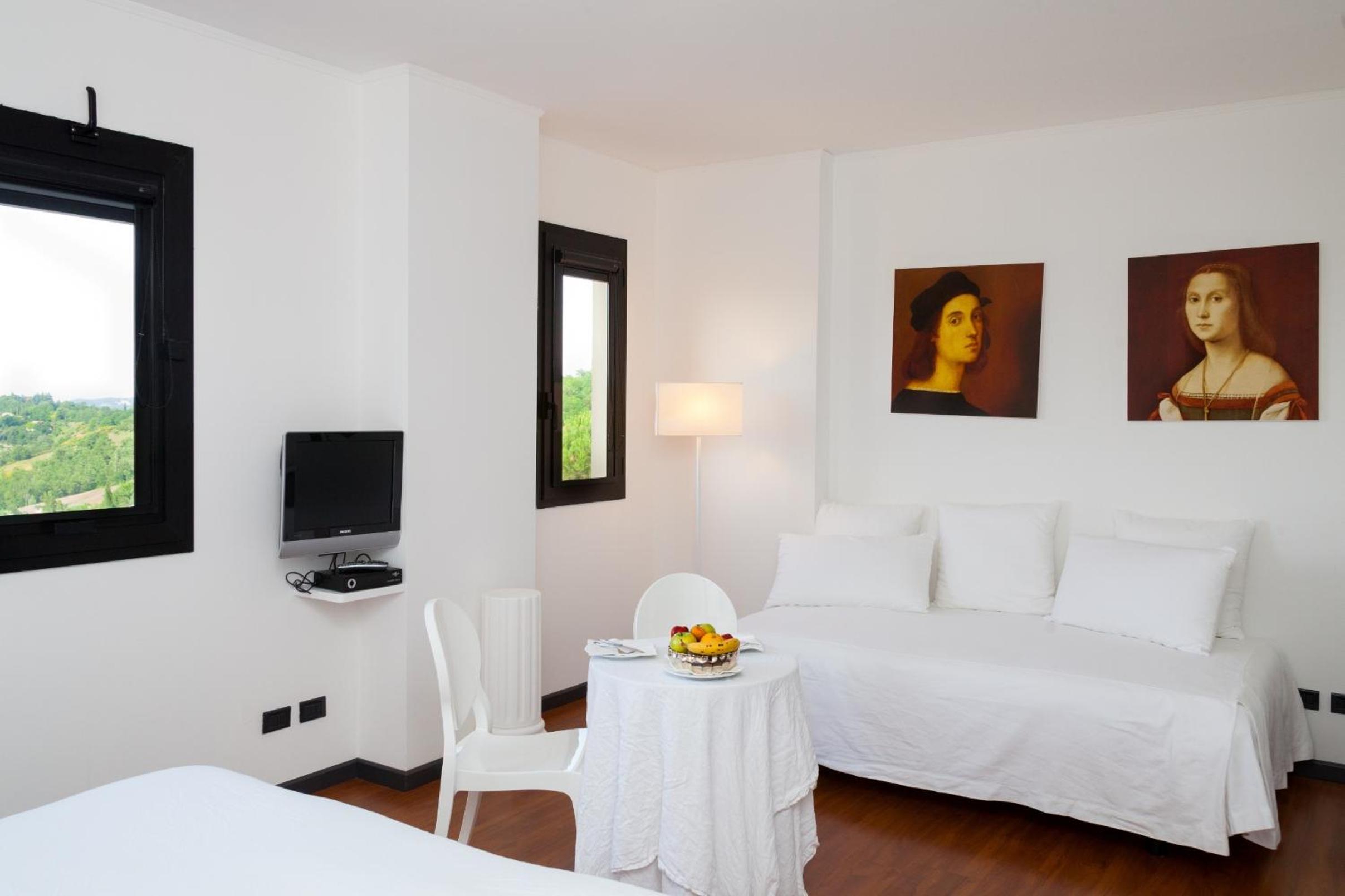 Junior Suite with Hill View (3 Adults) - Photo 7