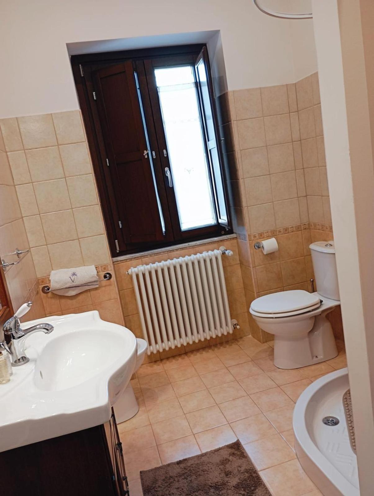 Deluxe King Room photo 3