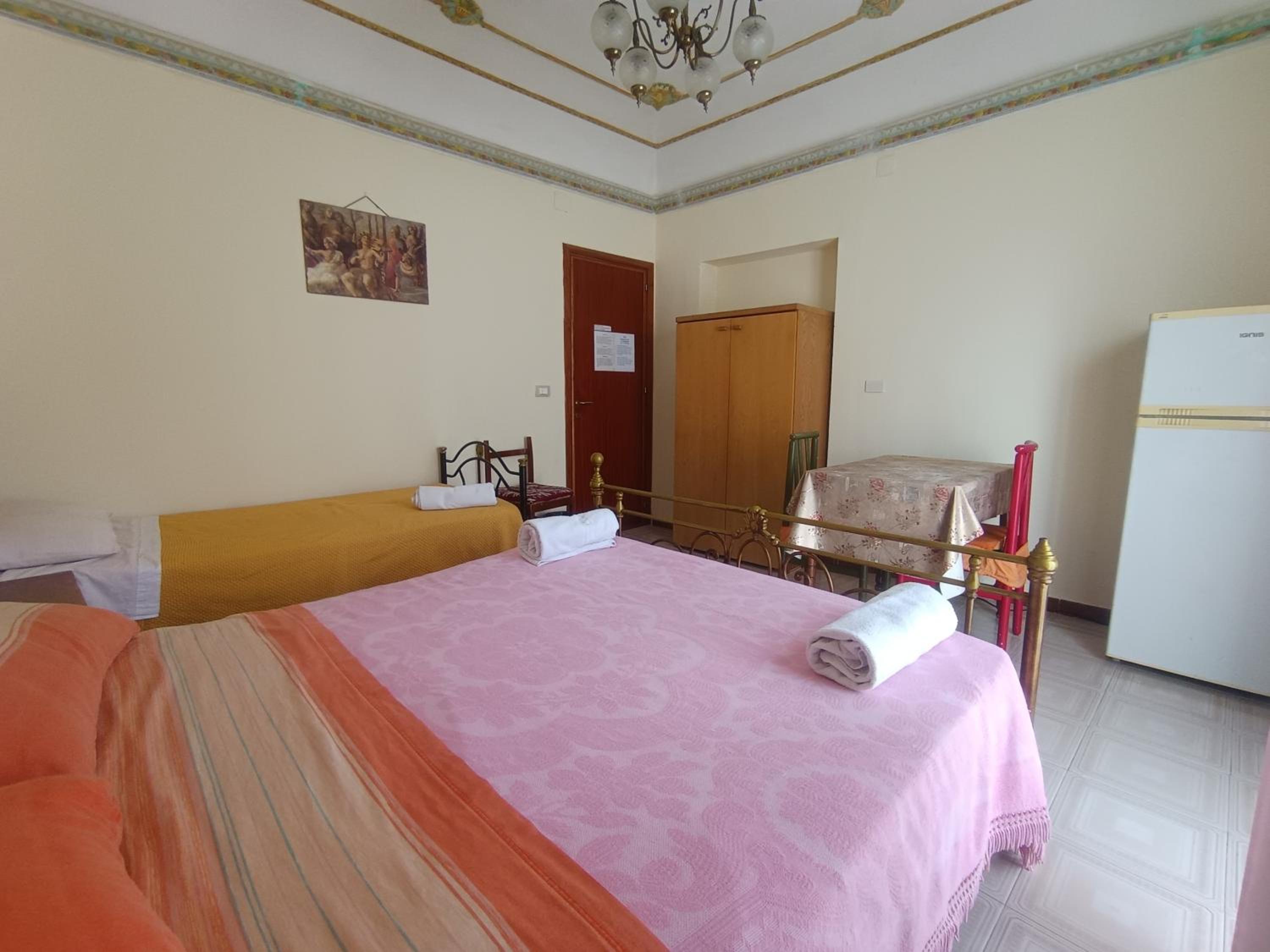 Basic Triple Room With Shared Bathroom