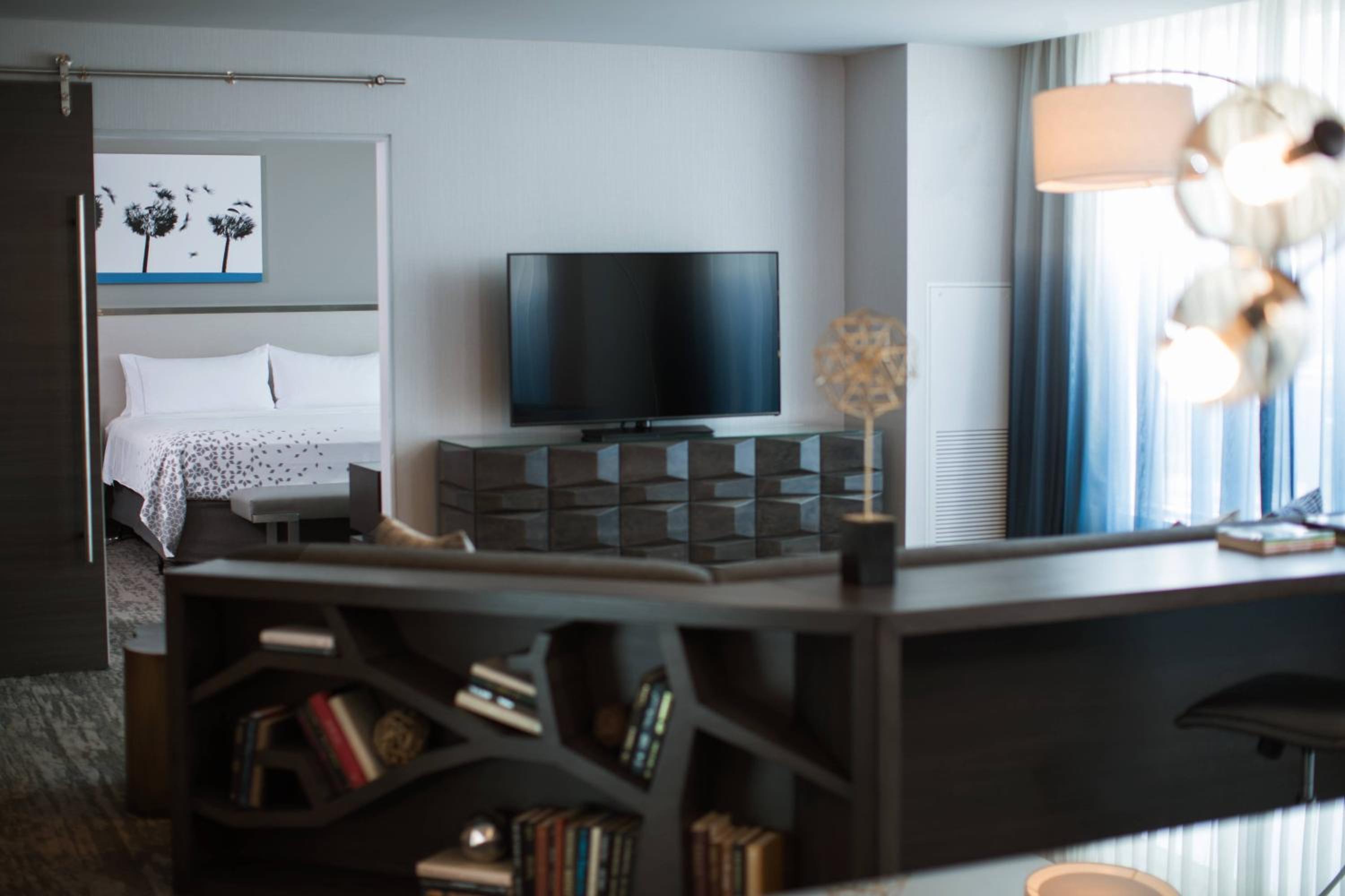 1 Bedroom Larger Suite, 1 King, High floor - Photo 1
