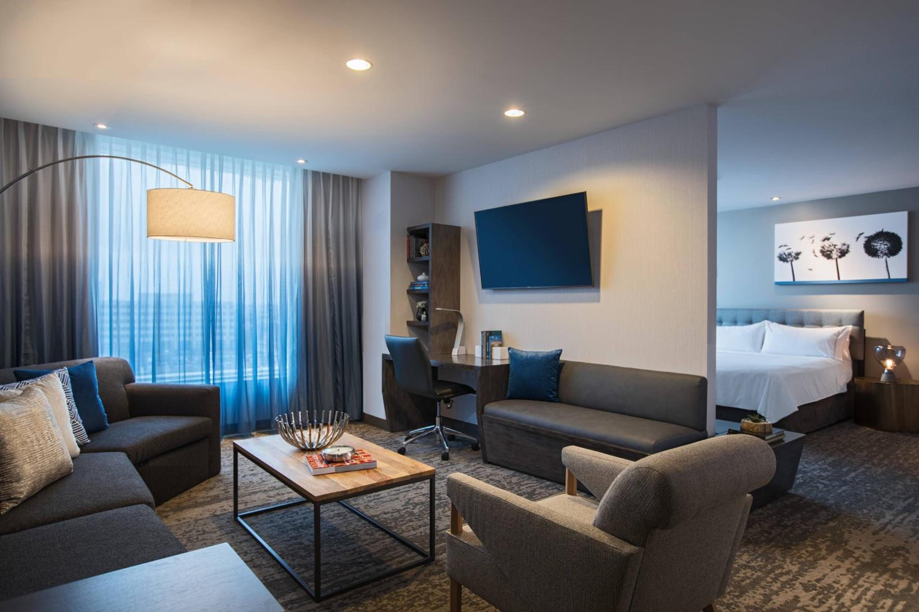 Executive King Suite with Sofa Bed - Photo 1