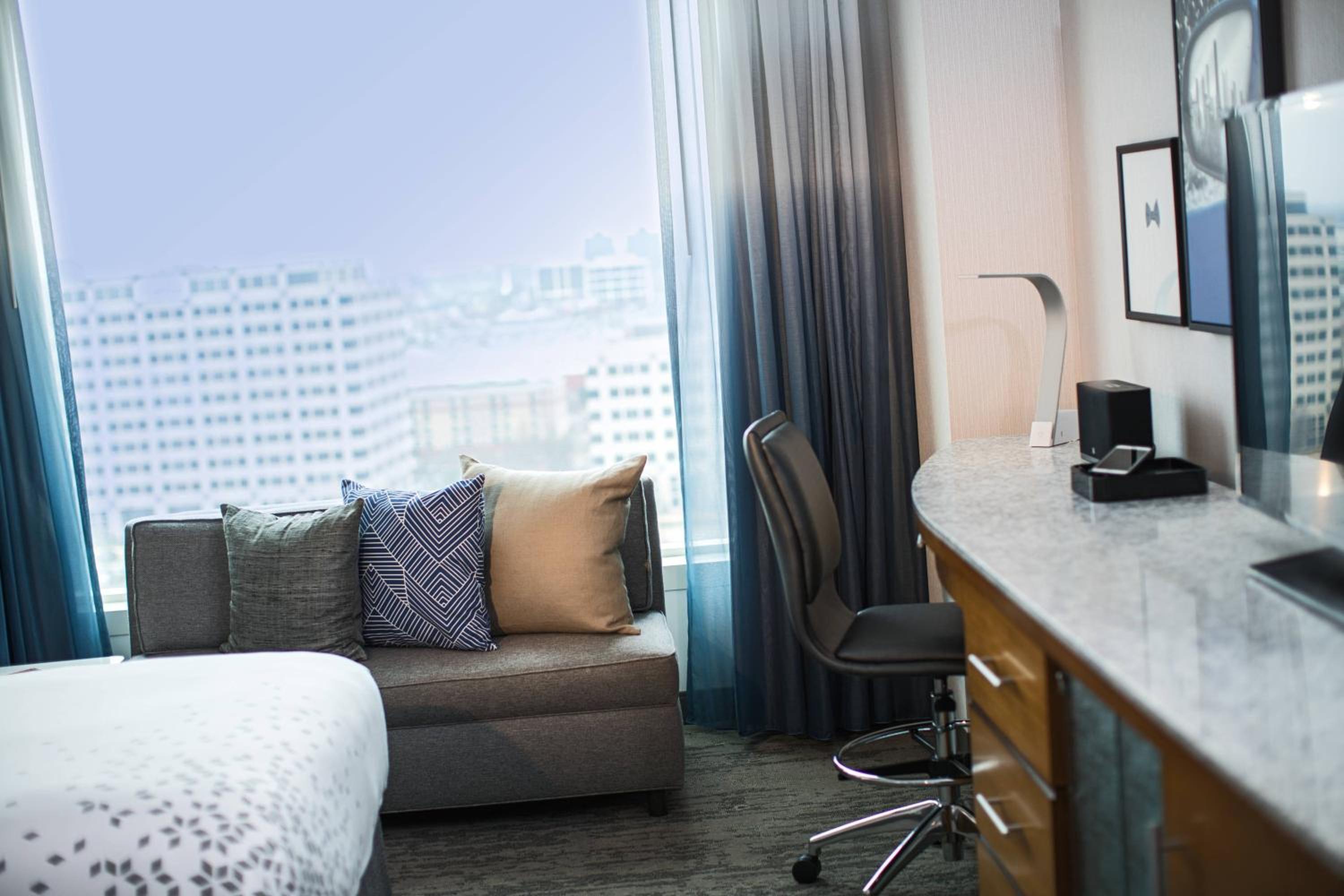 King Room - High Floor/ Club Level - Photo 6
