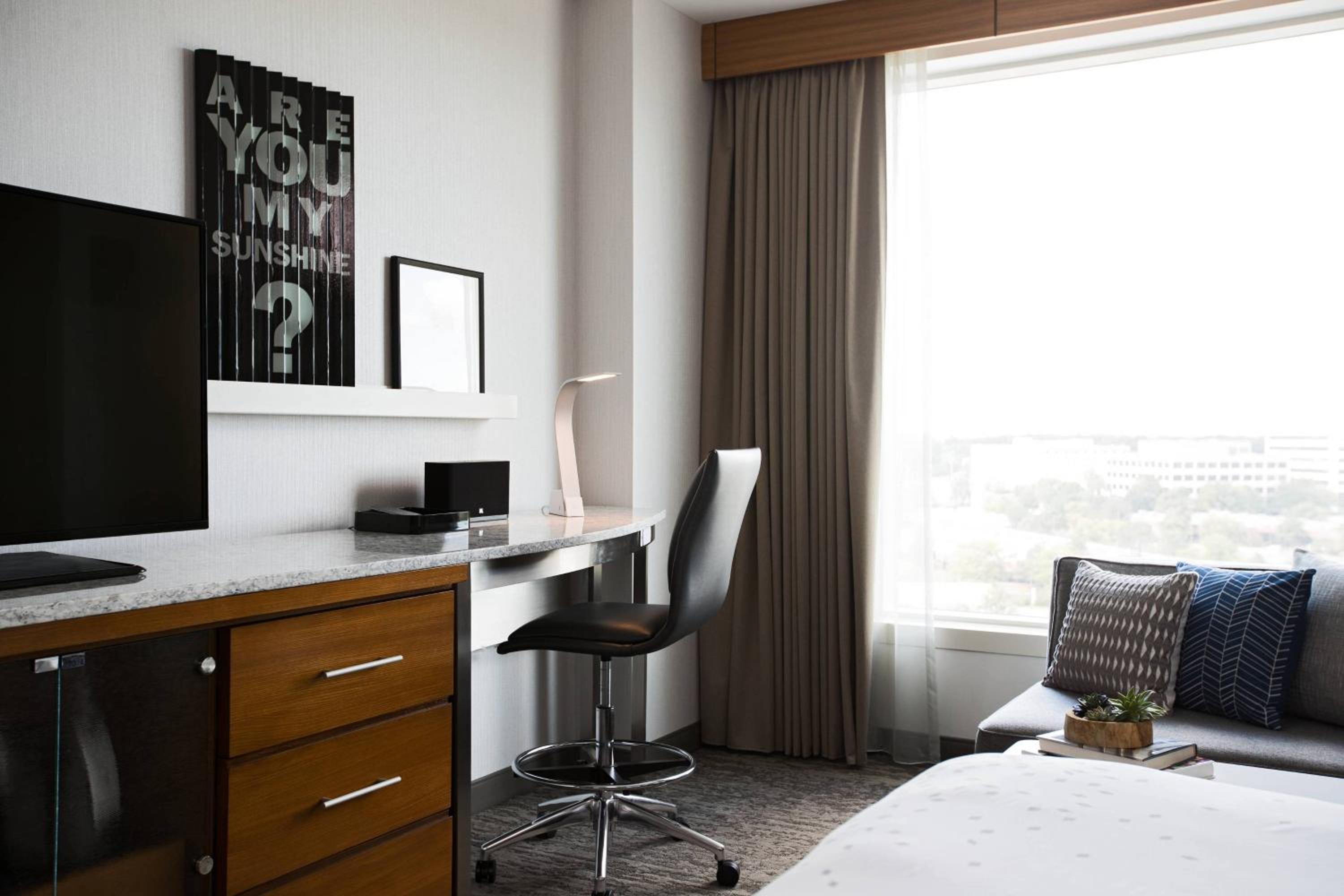 Guest Room with Two Double Beds - Photo 4