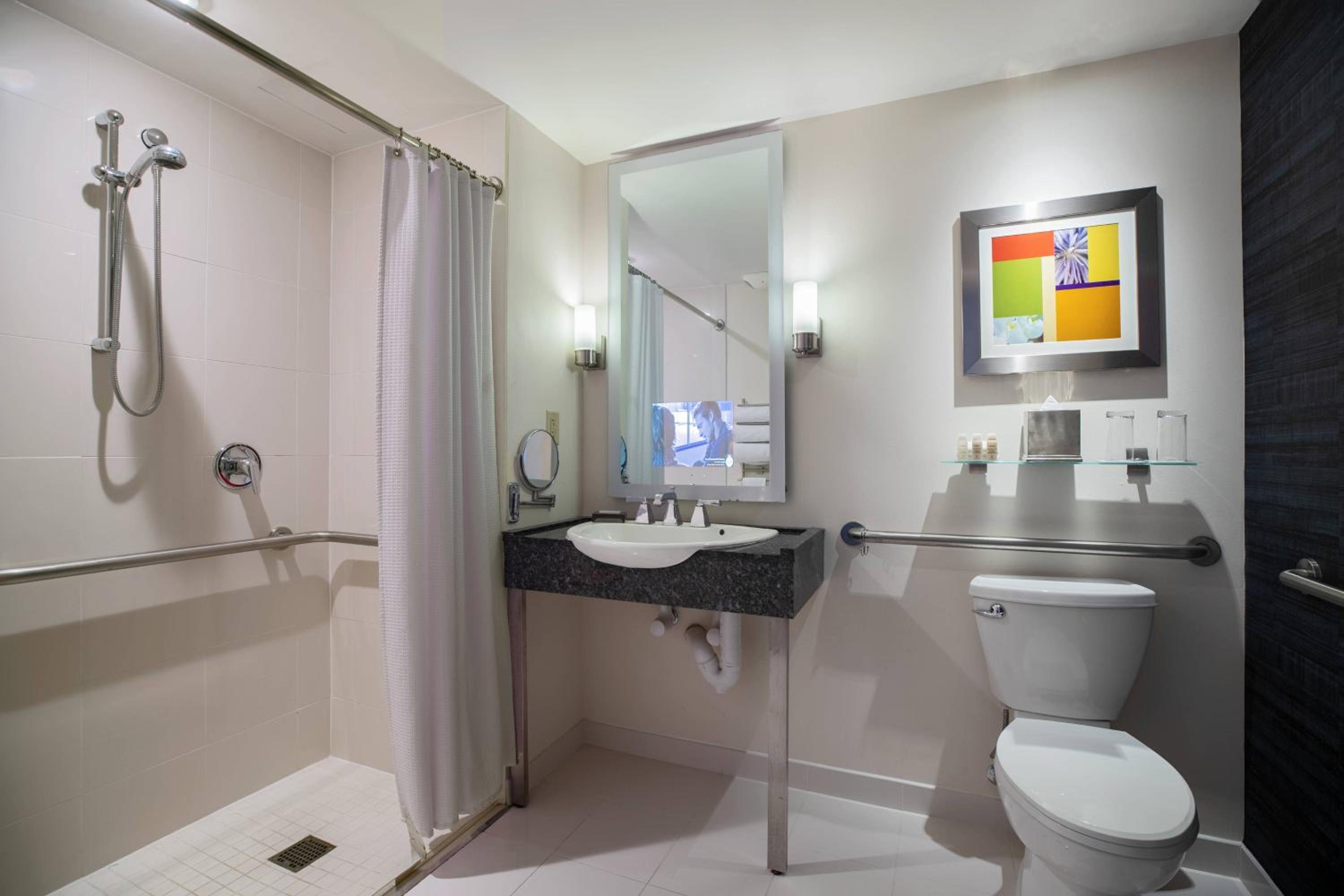 Double Room with Two Double Beds - Hearing Accessible  - Photo 3