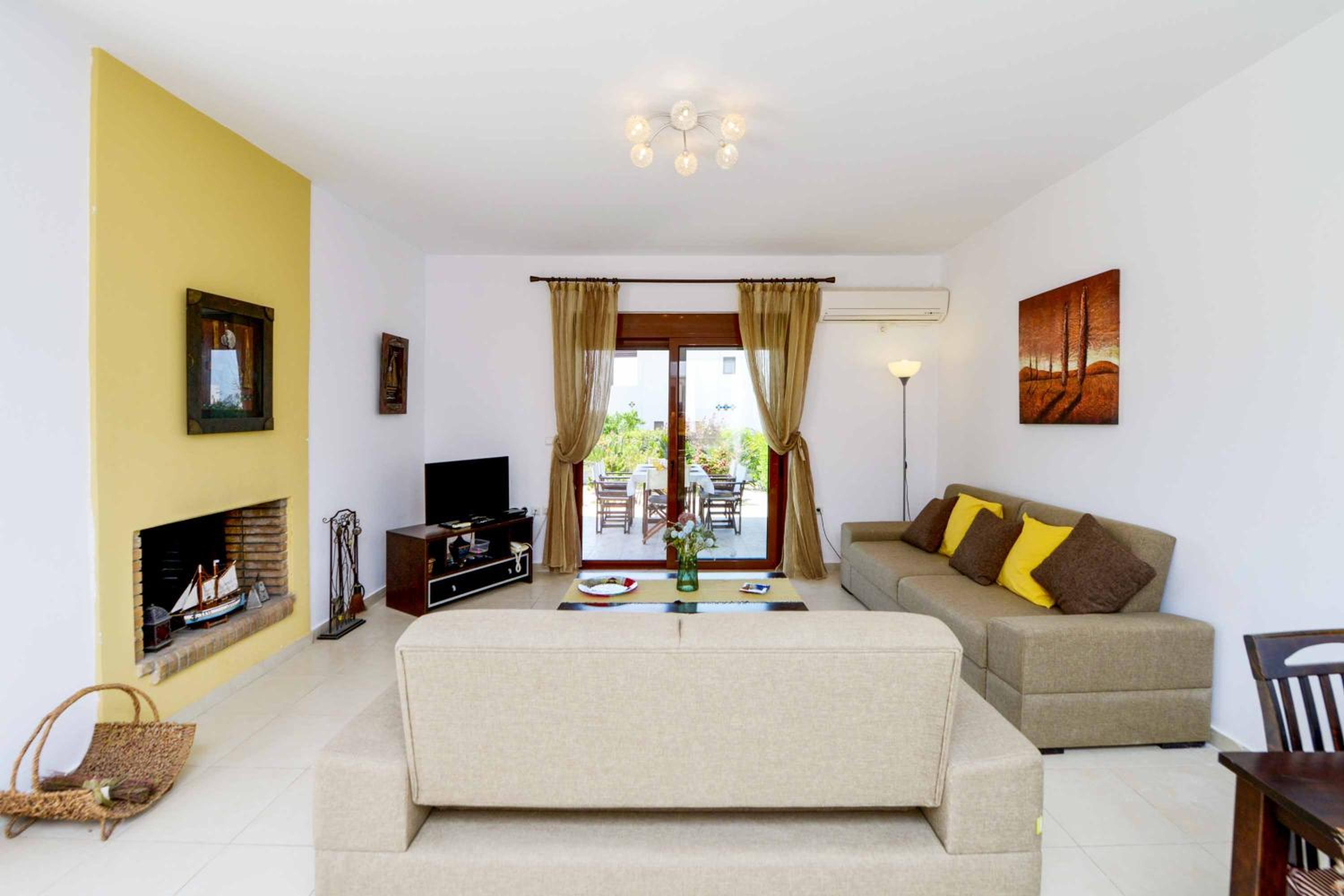 Three-Bedroom Villa photo 1