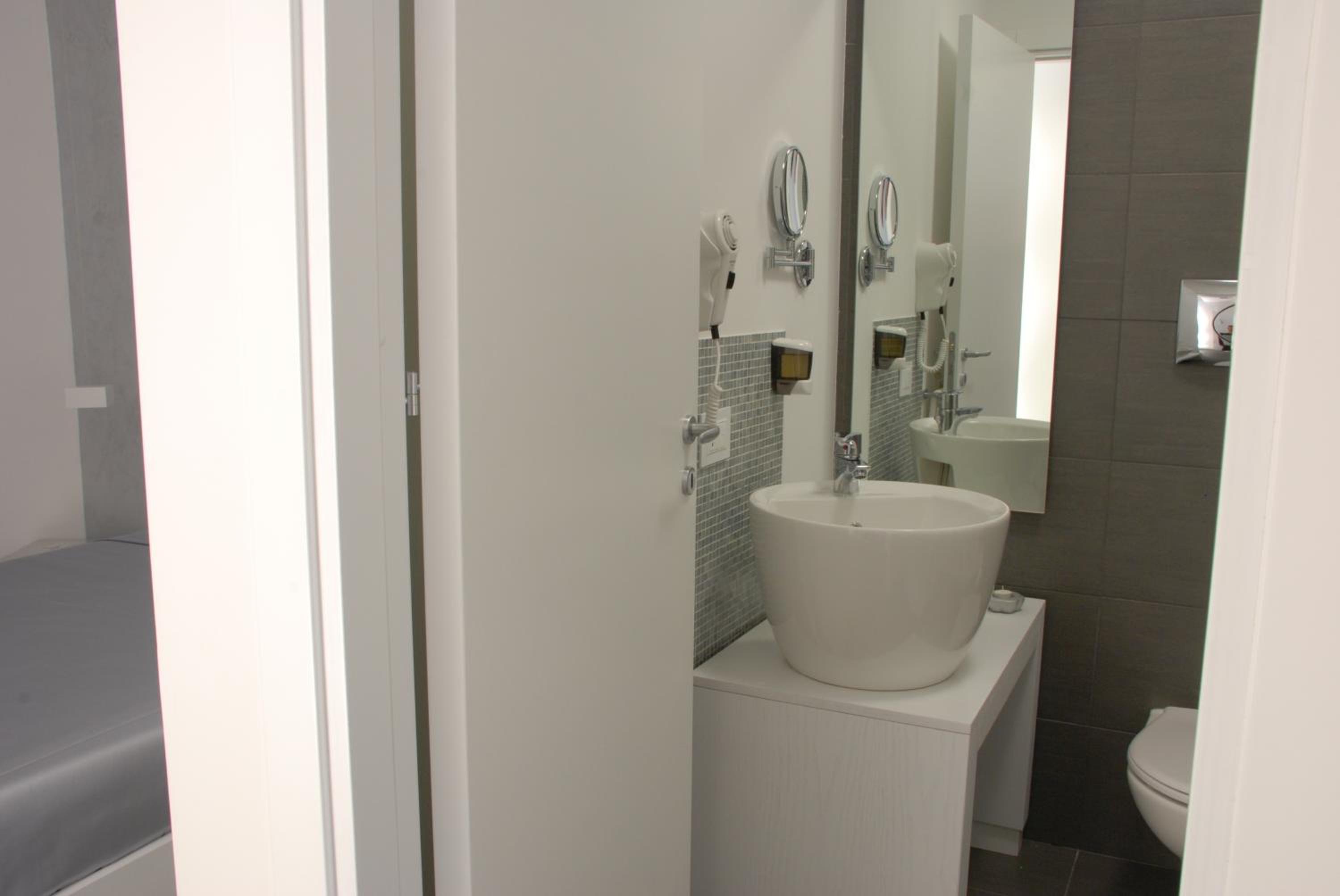 Economy Double Room photo 2