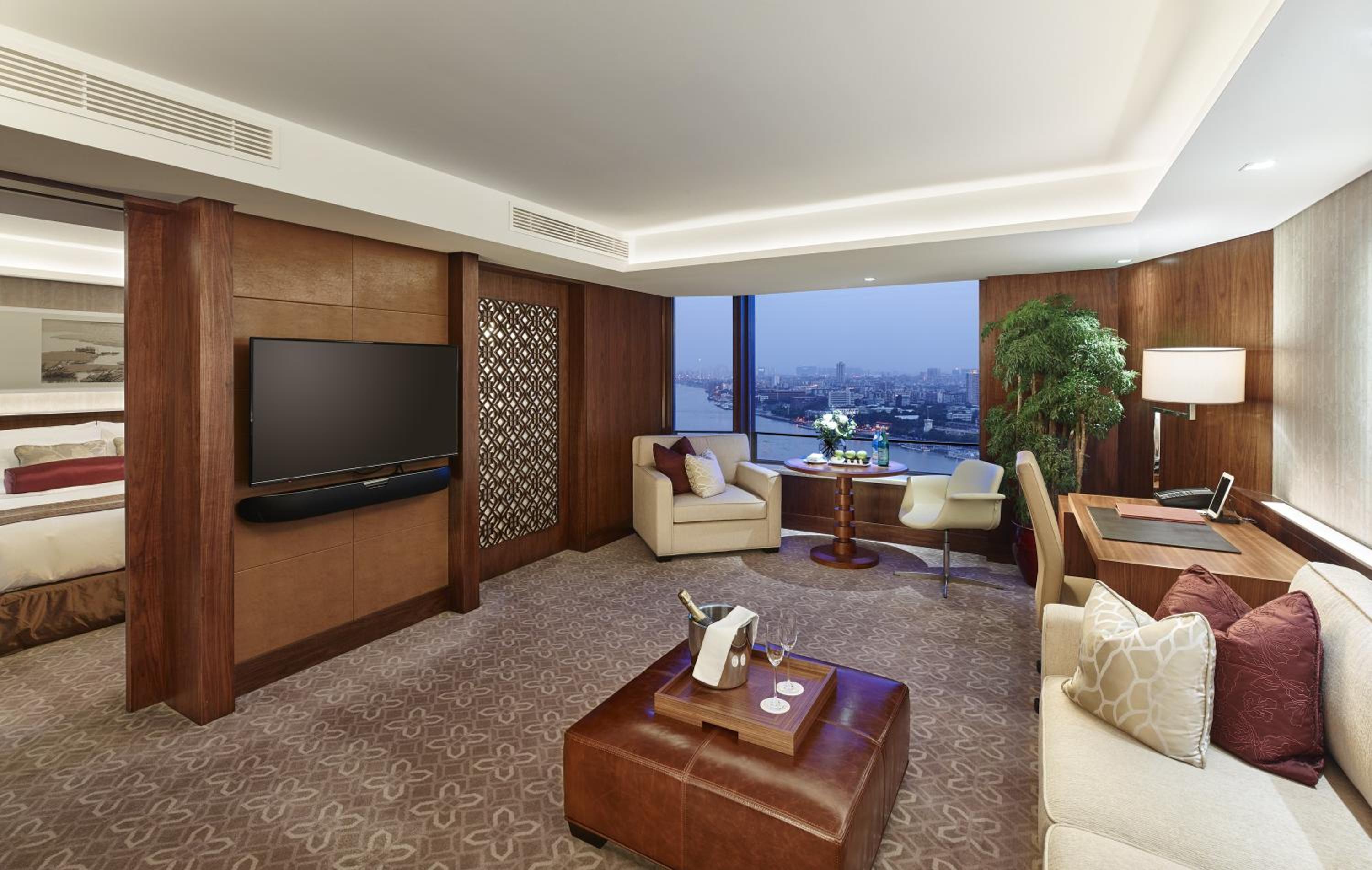 Club Premier Suite with King Bed  - Photo 5