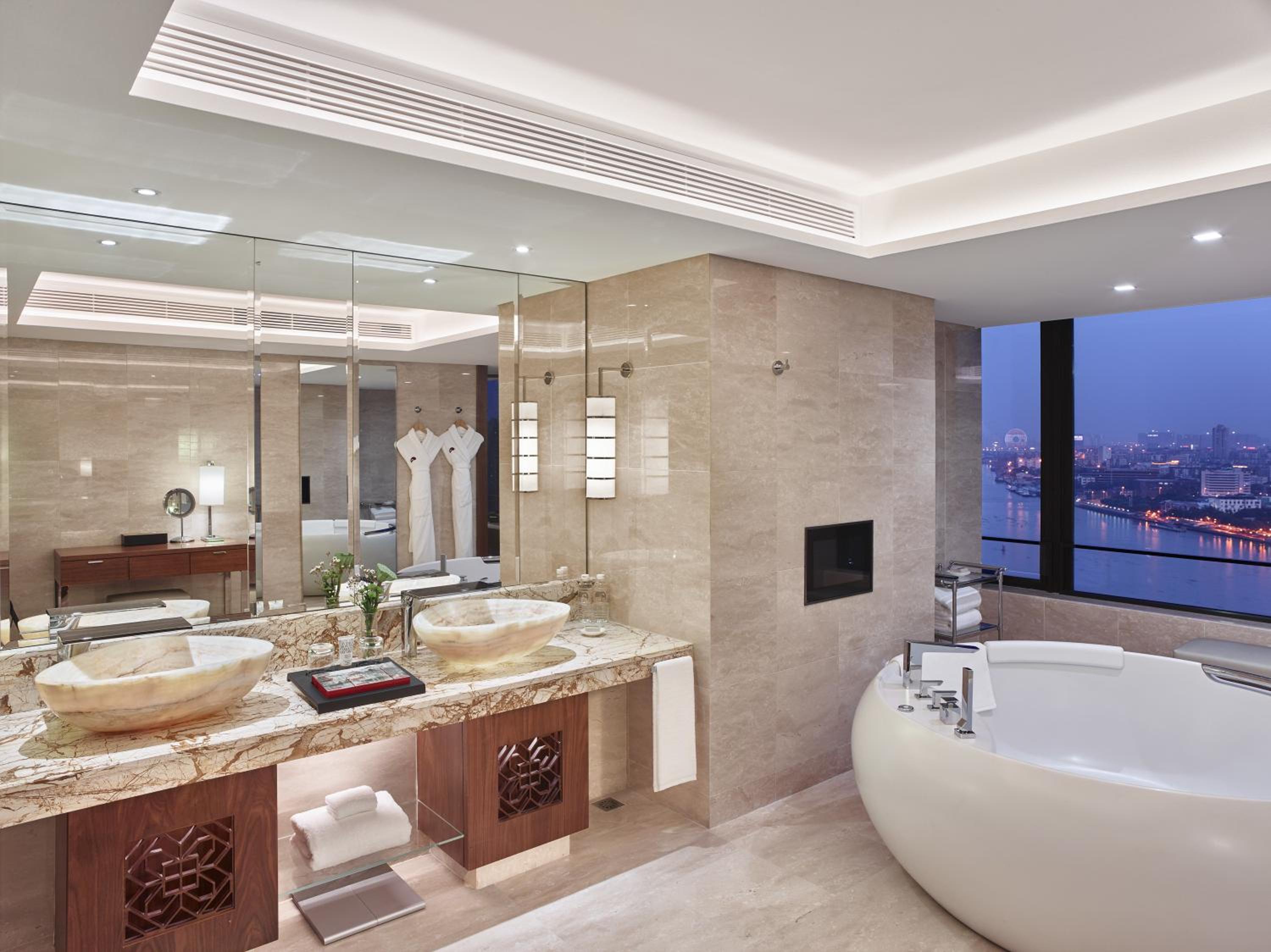 Club Premier Suite with King Bed  - Photo 4