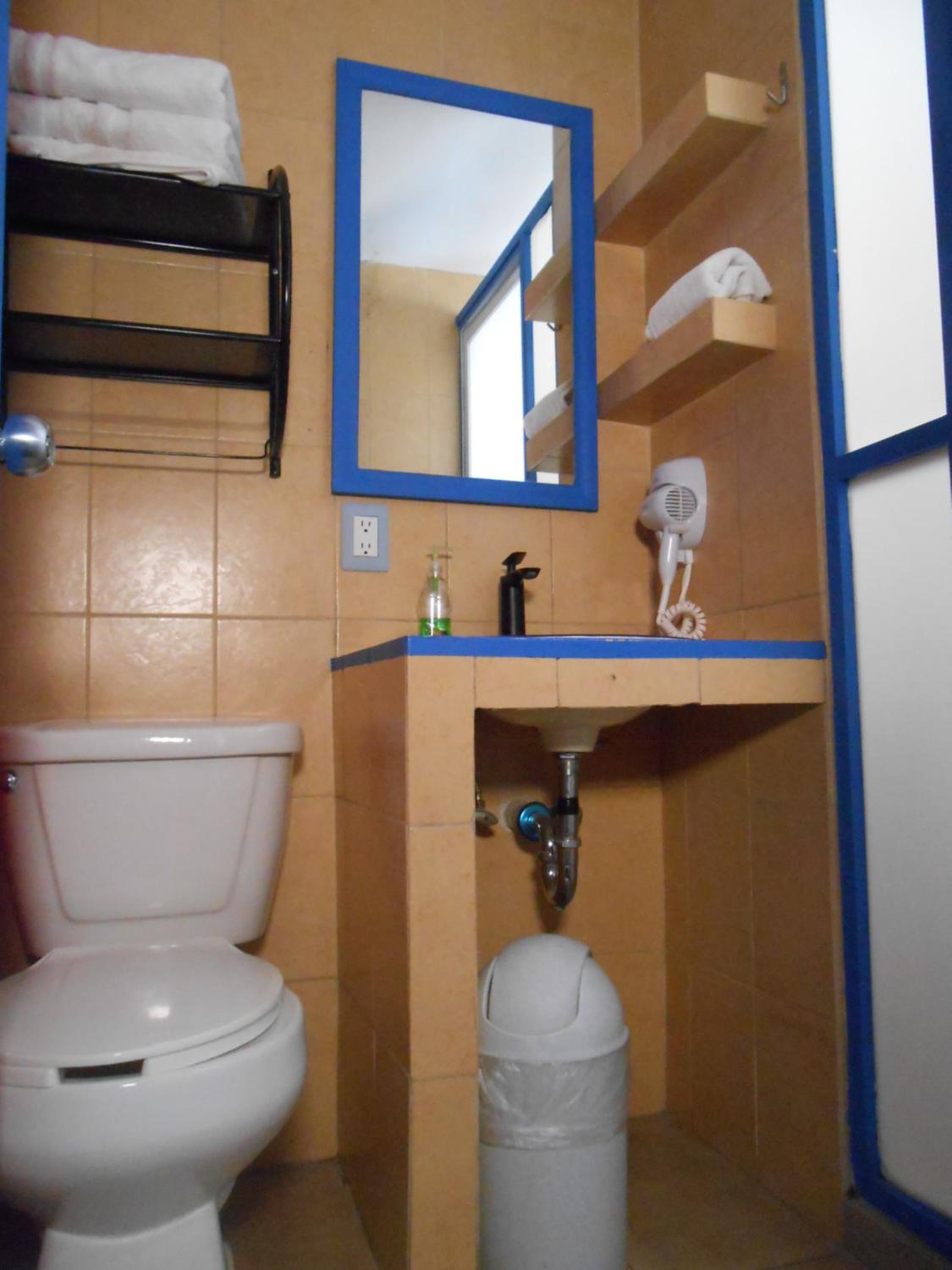 Queen Room - Photo 6