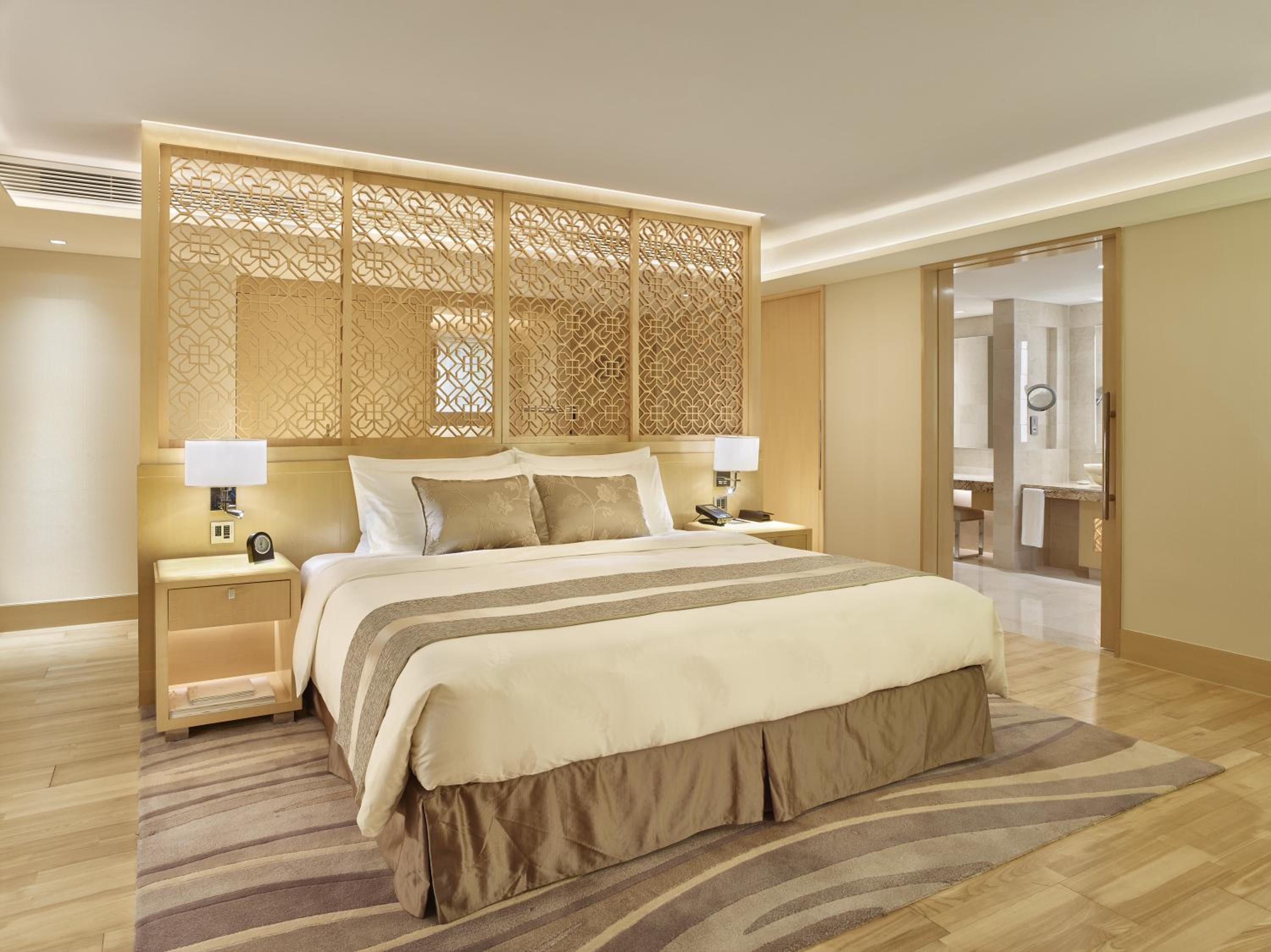 Deluxe King Room with River View - Photo 5