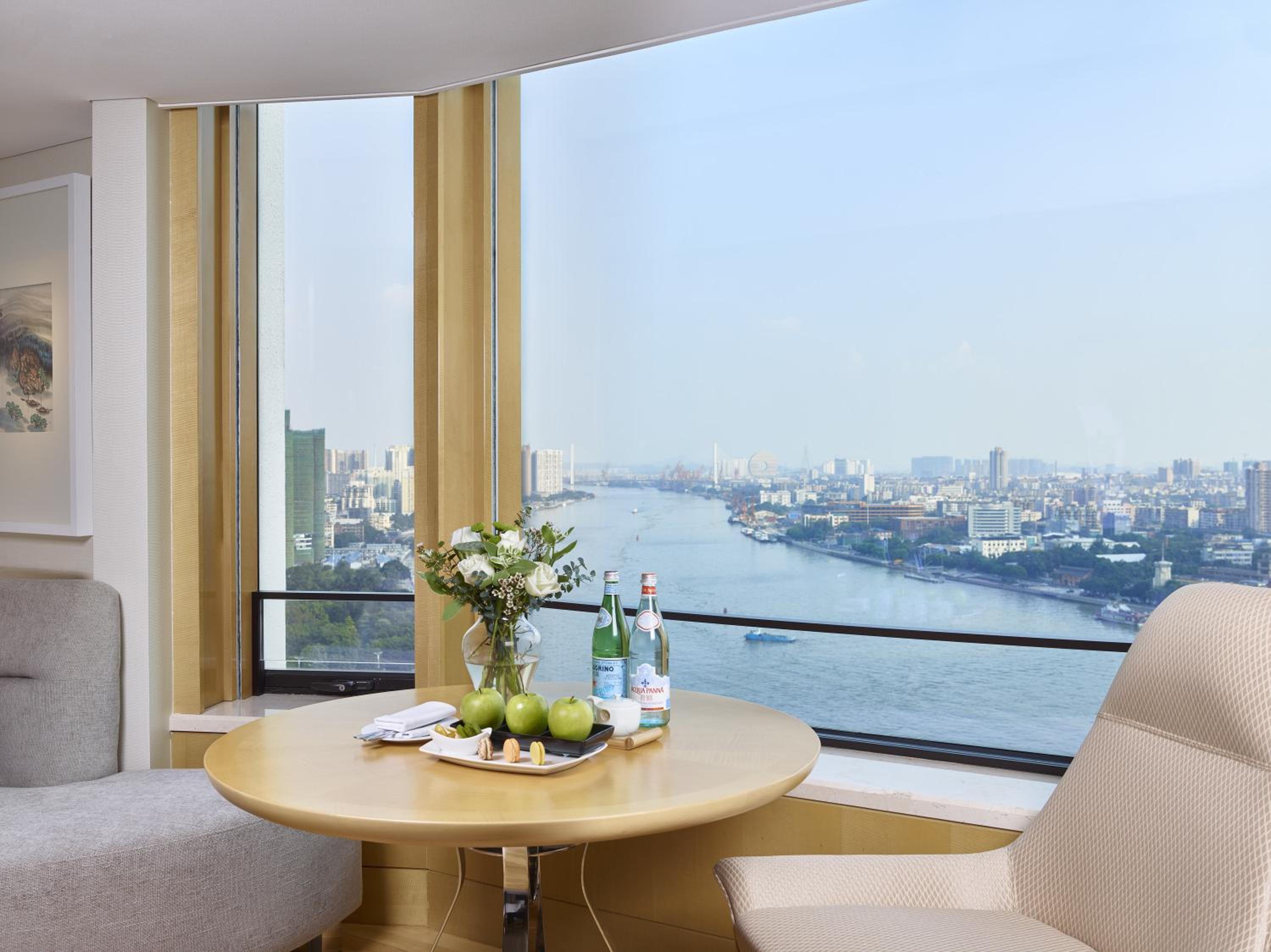 Deluxe King Room with River View - Photo 2