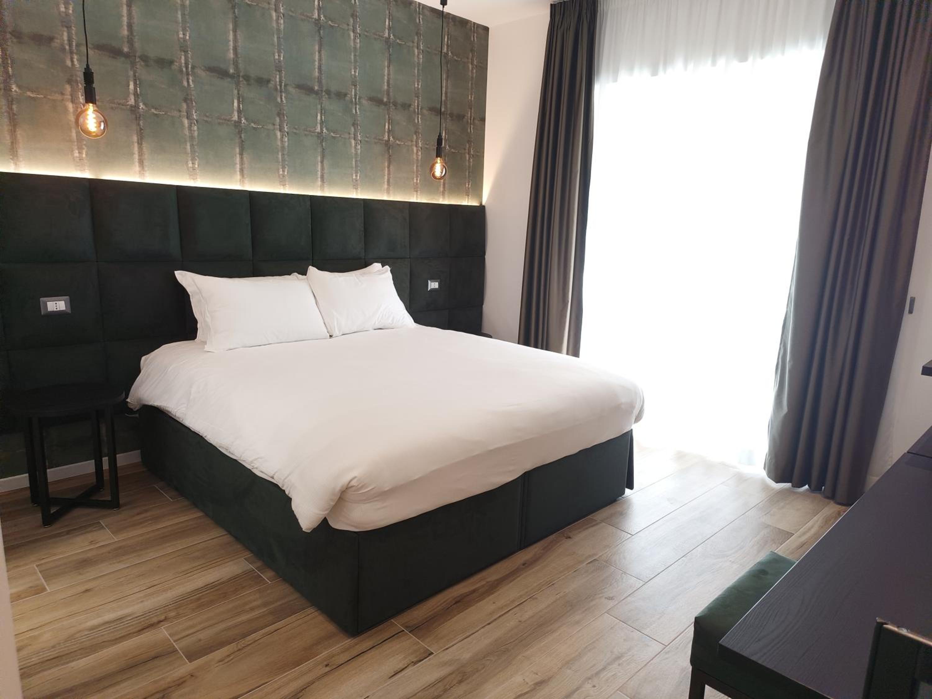 Deluxe Room (2 Adults + 1 Child)