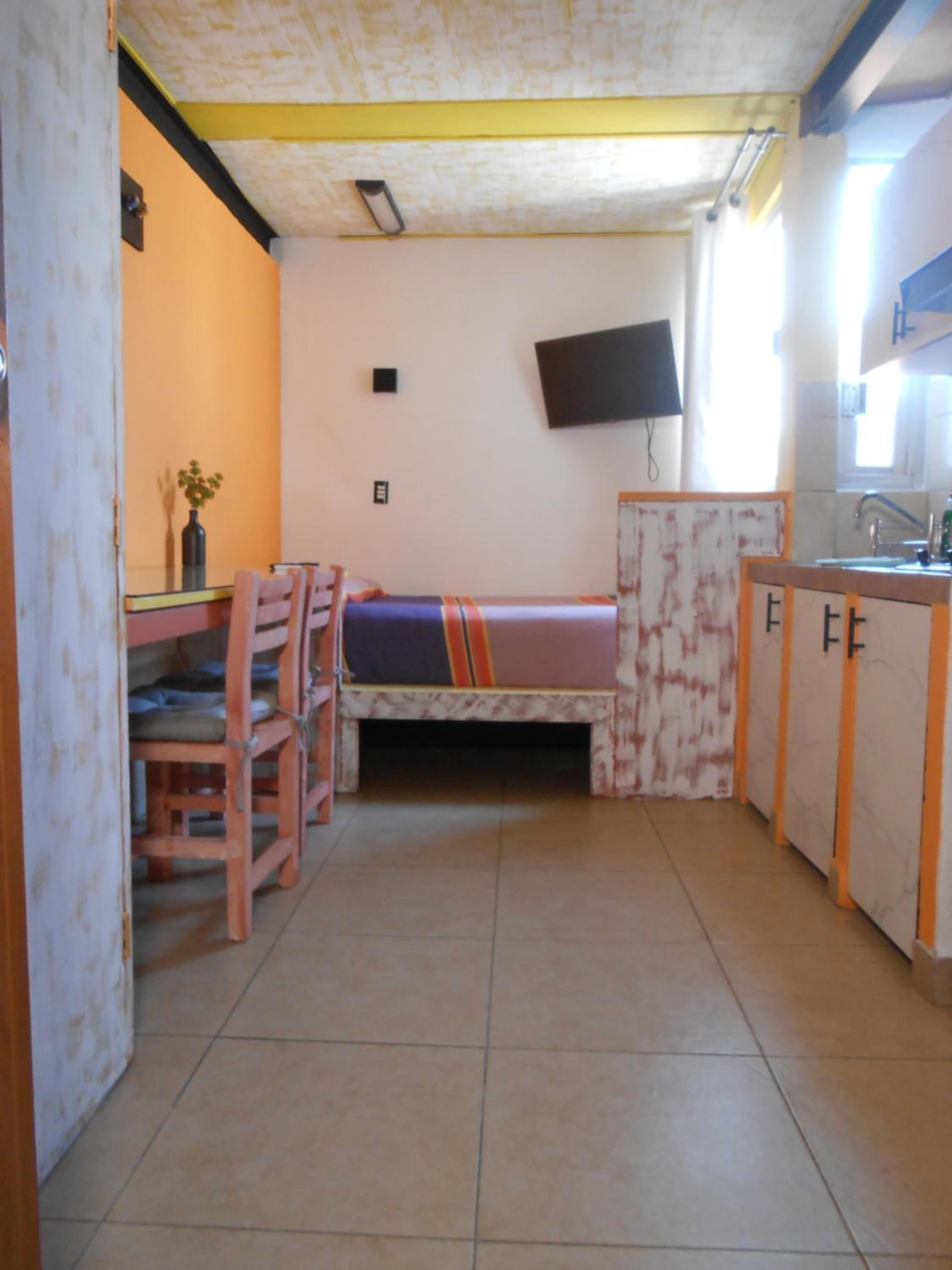 Double Room with Private Bathroom - Photo 3