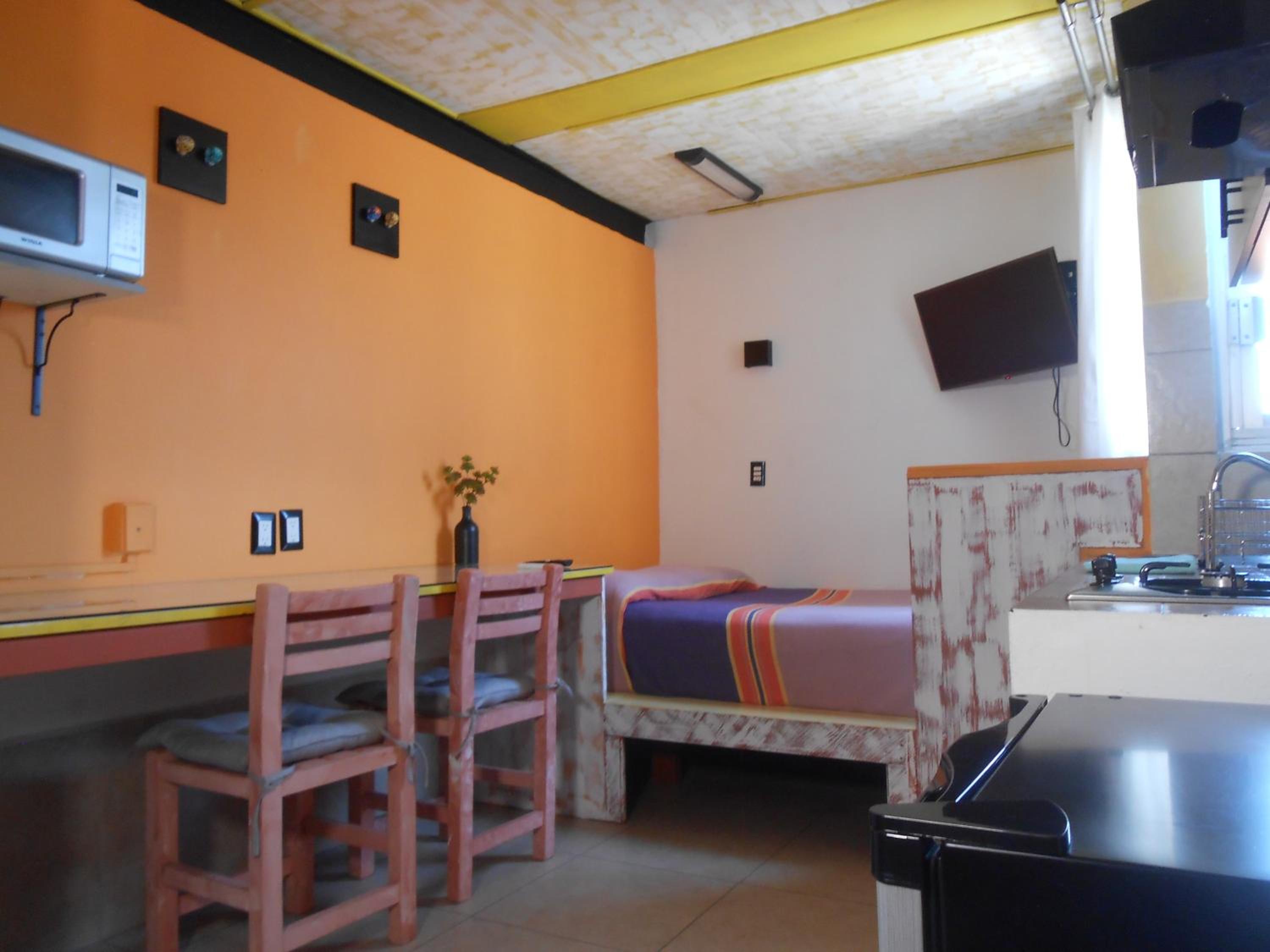 Double Room with Private Bathroom - Photo 4