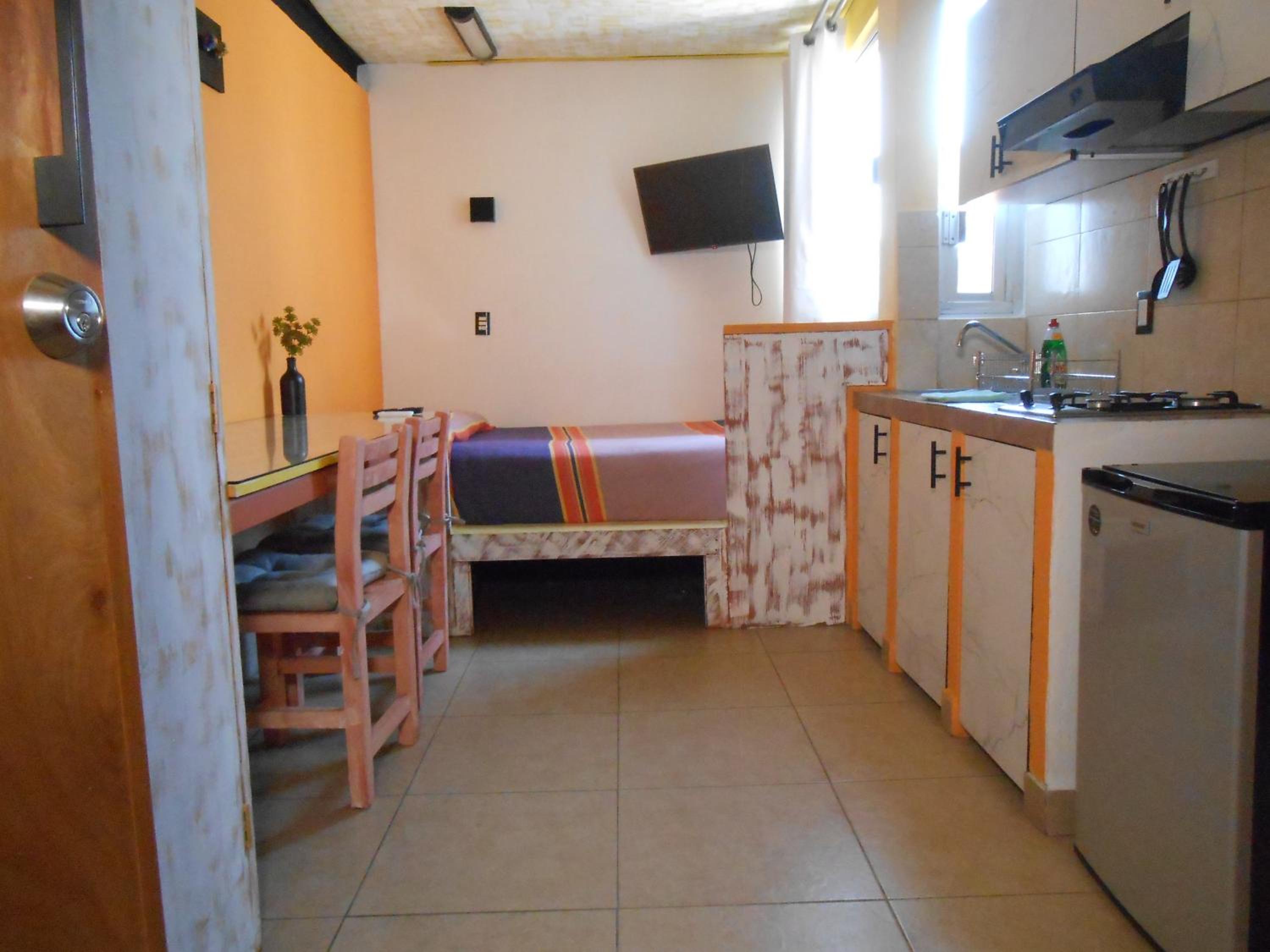 Double Room with Private Bathroom - Photo 7