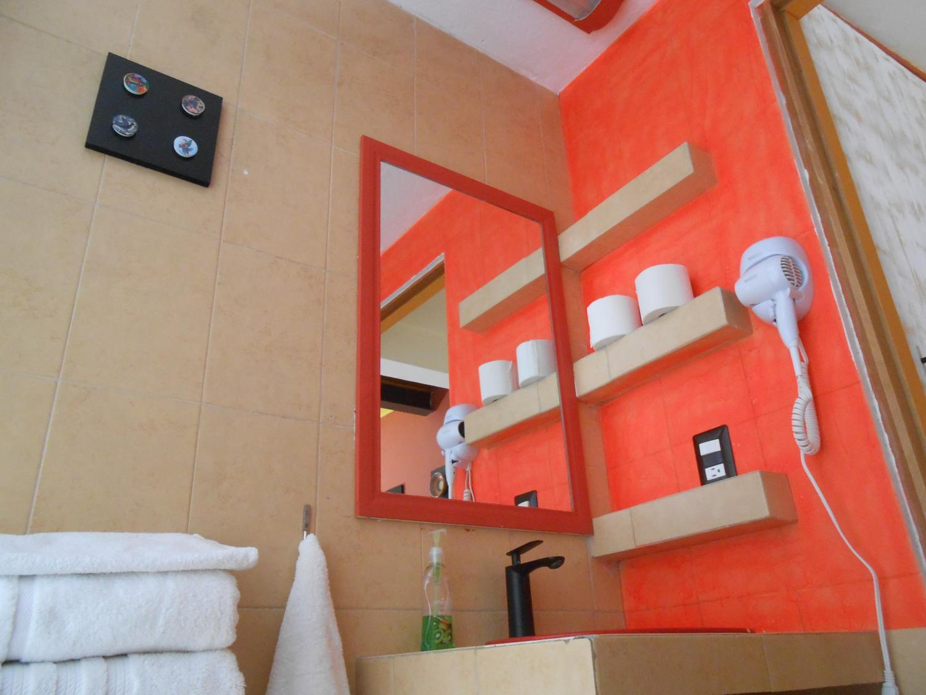 Double Room with Private Bathroom - Photo 9