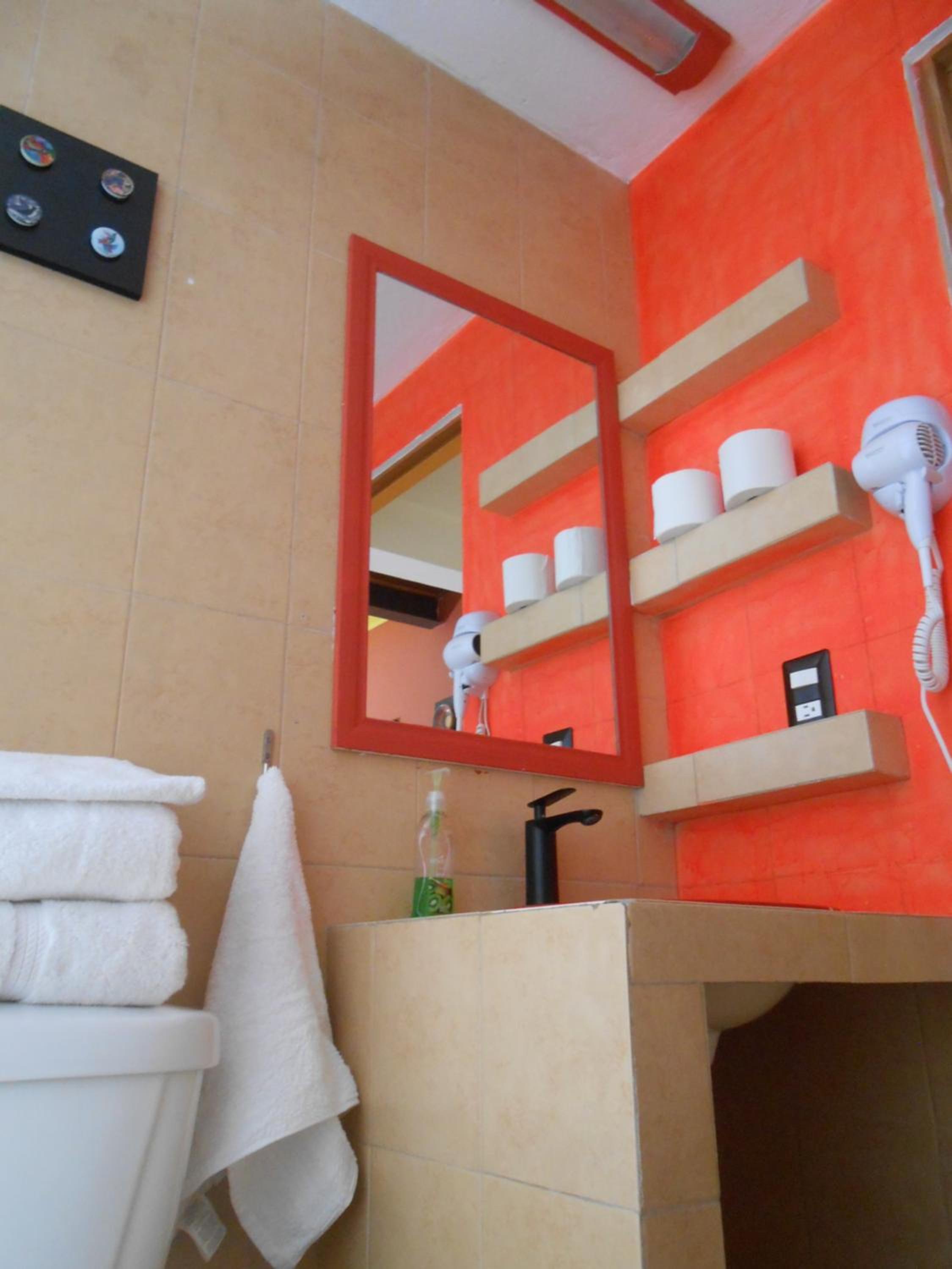 Double Room with Private Bathroom - Photo 2