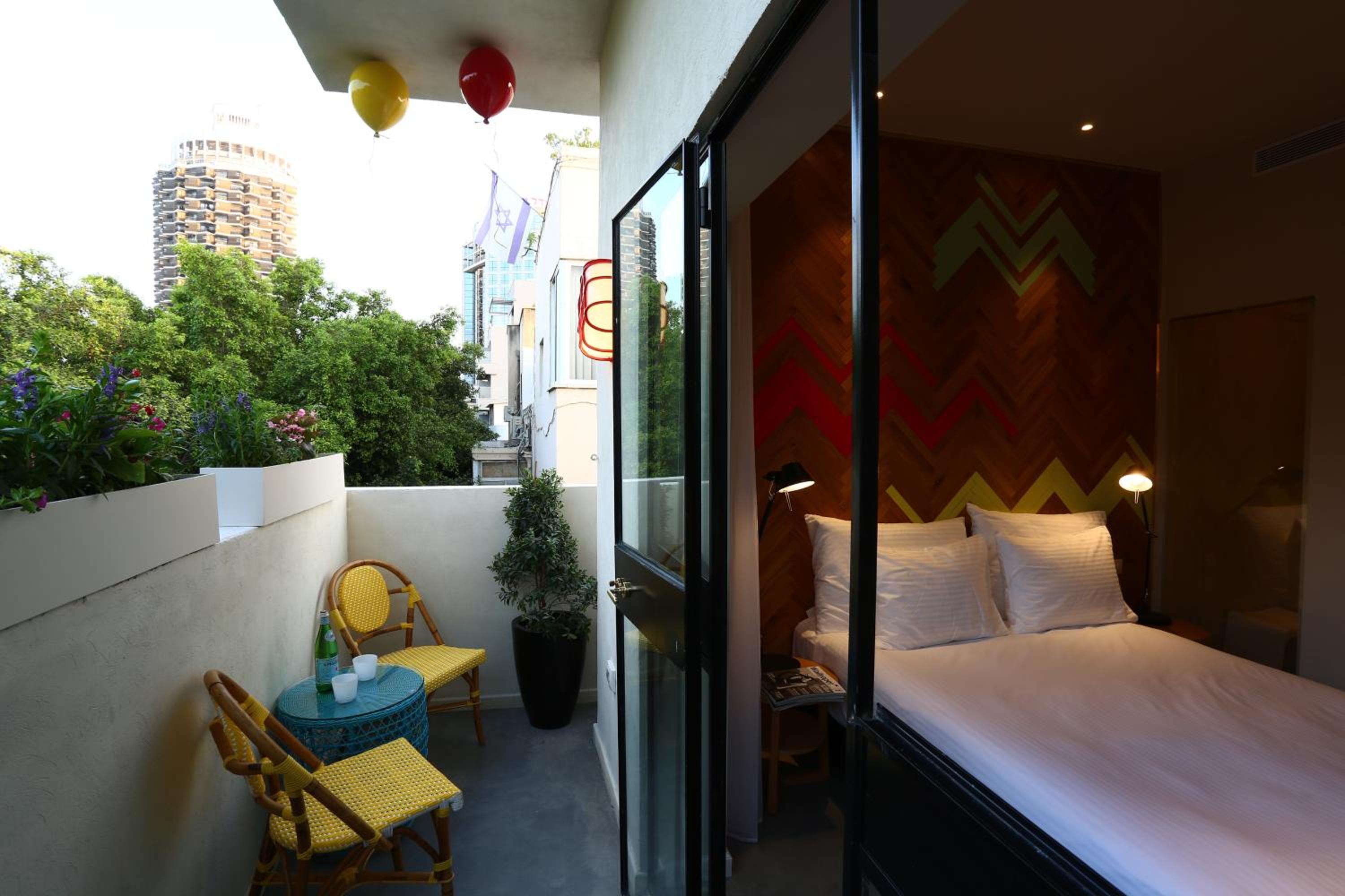 Small CUCU with Balcony photo 3
