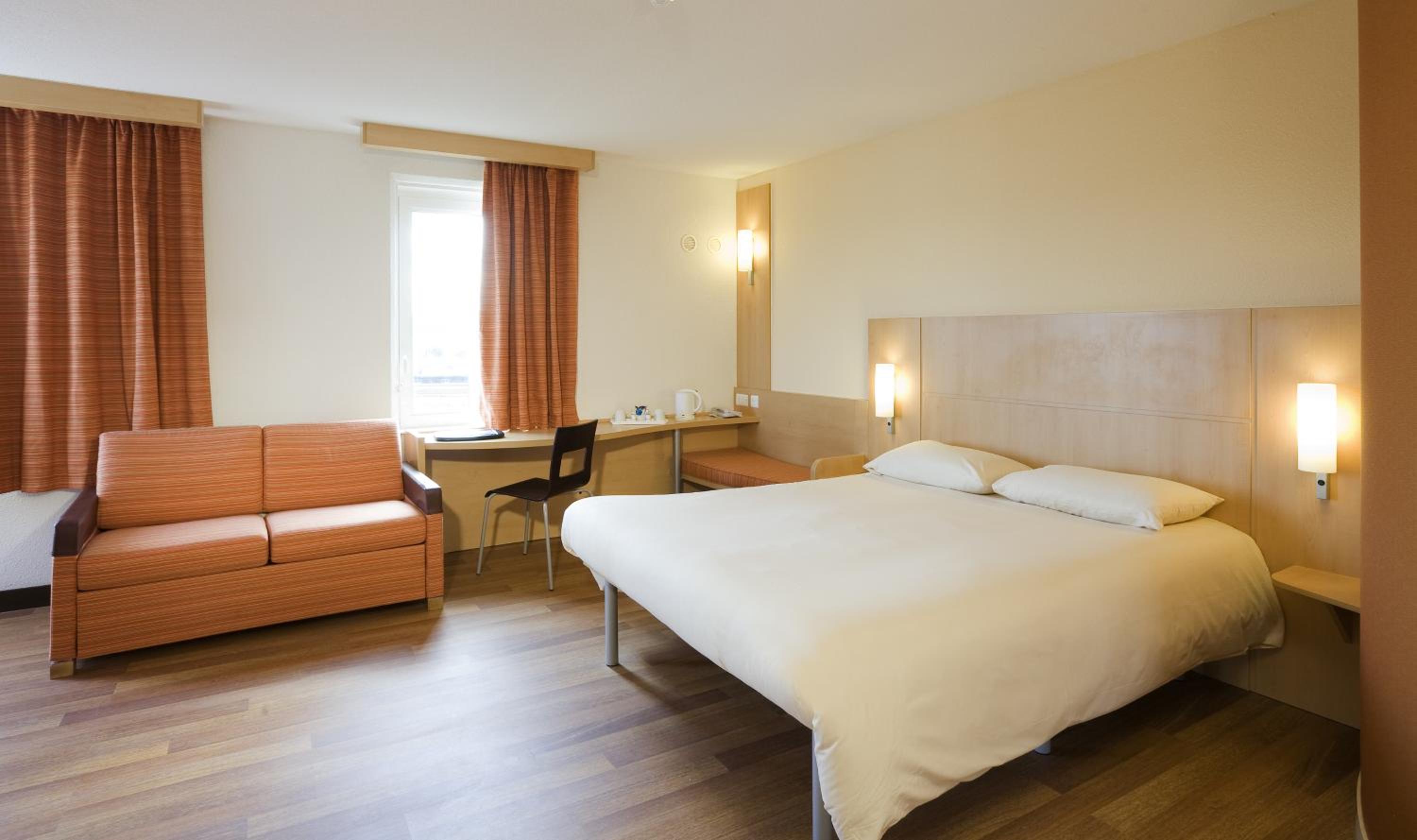 Standard Room with One Double Bed - Photo 3