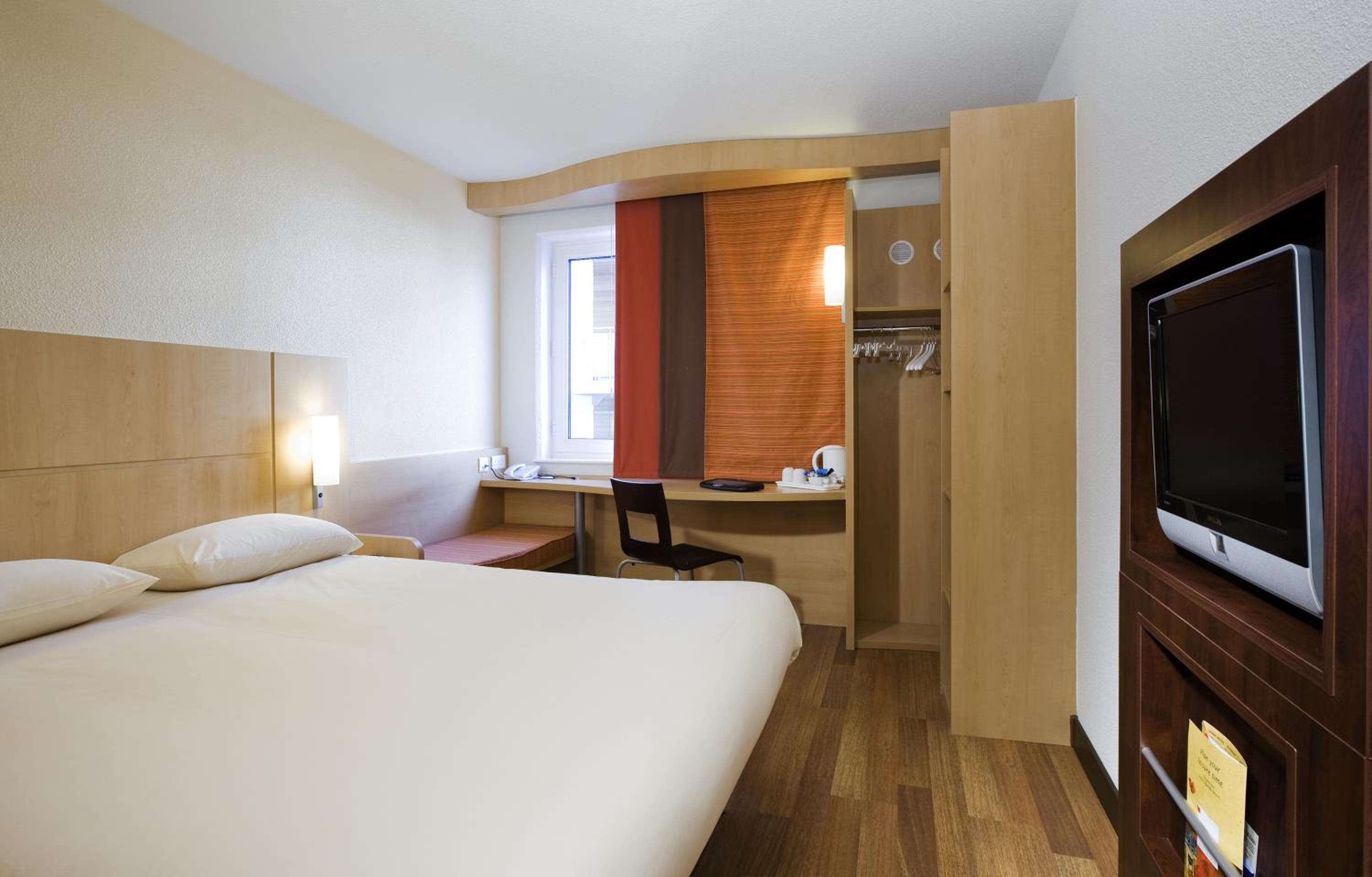 Standard Room with One Double Bed - Photo 2