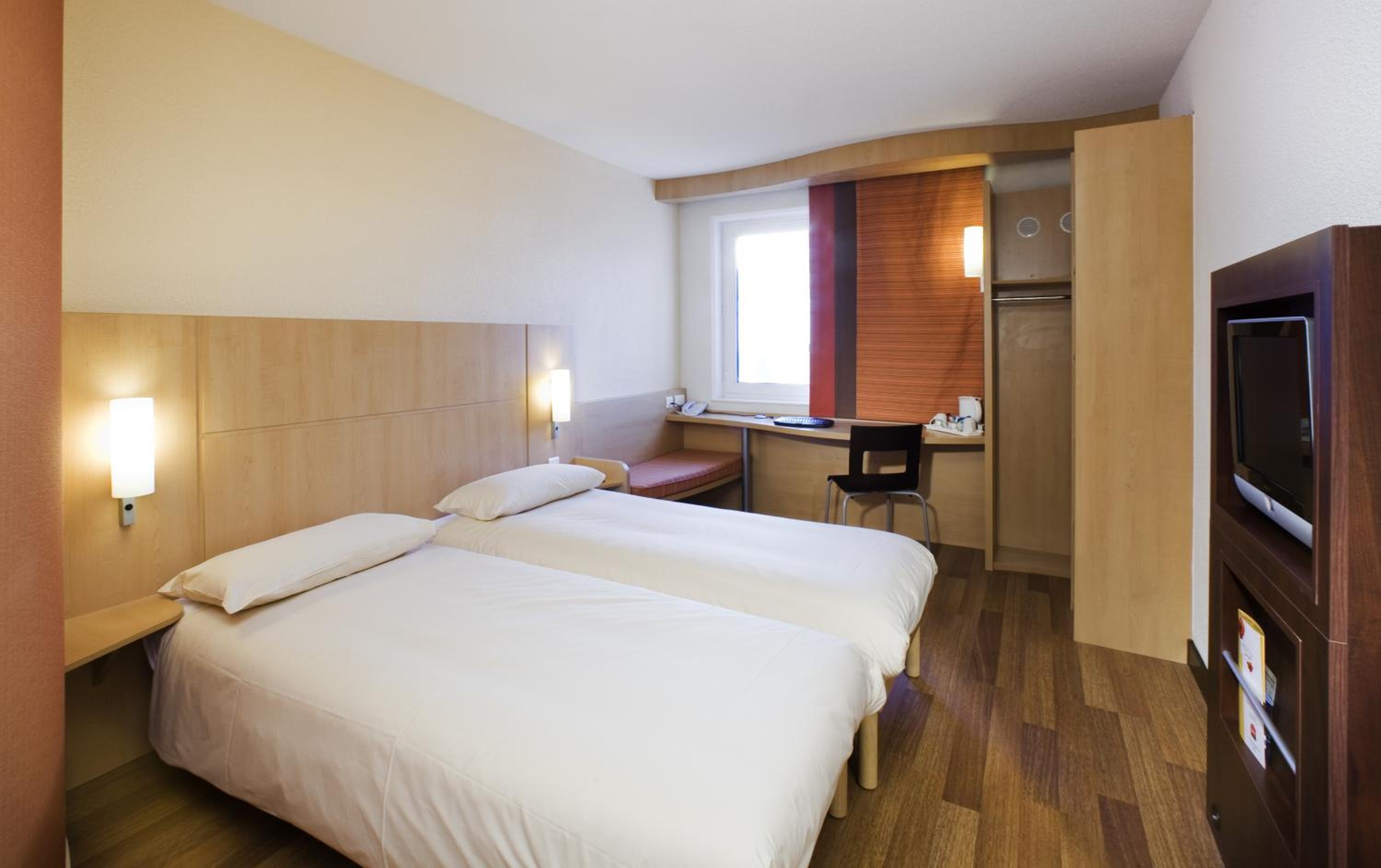 Standard Twin Room - Photo 3