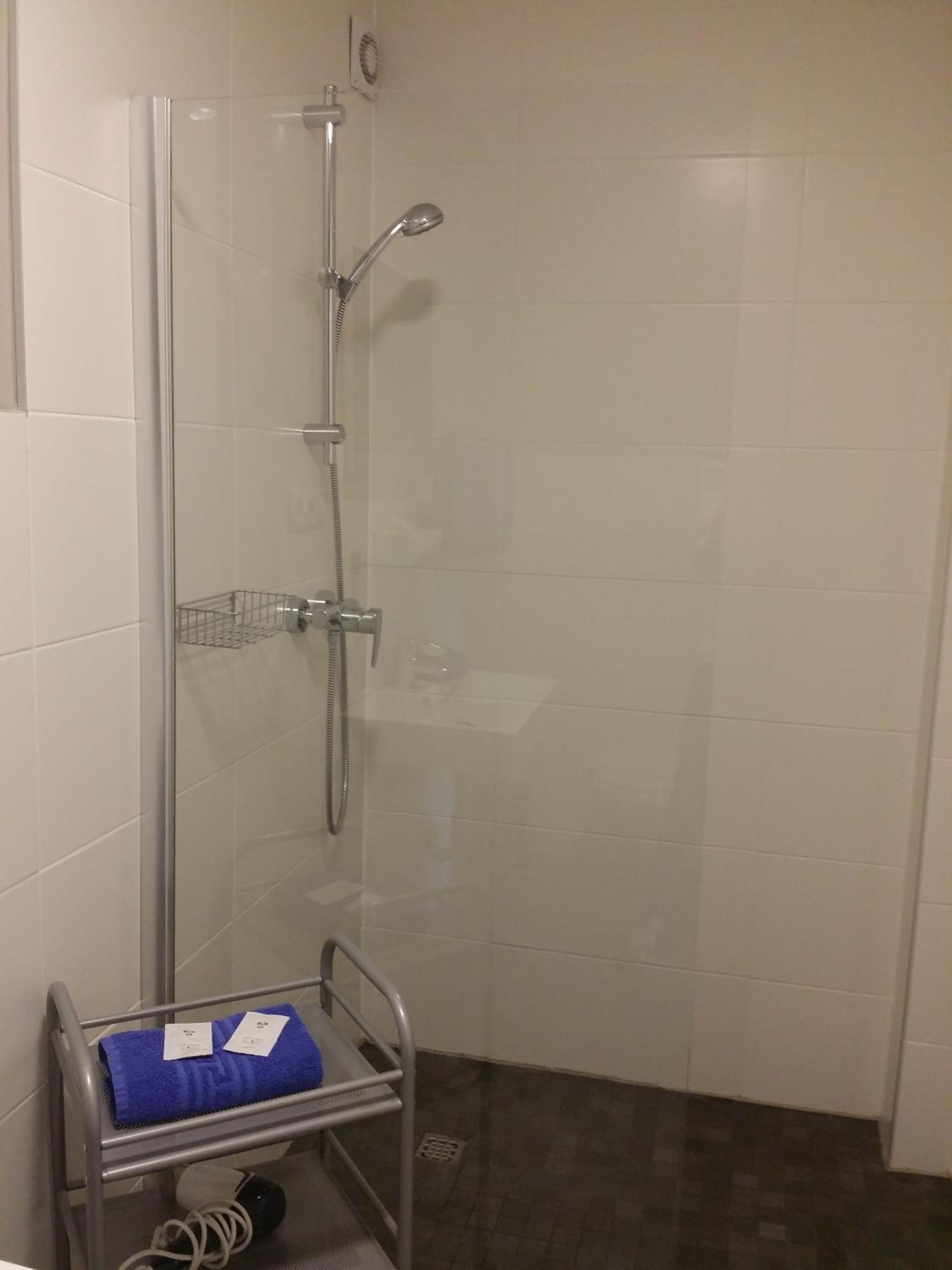 Studio Apartment (3 Adults) - Photo 12