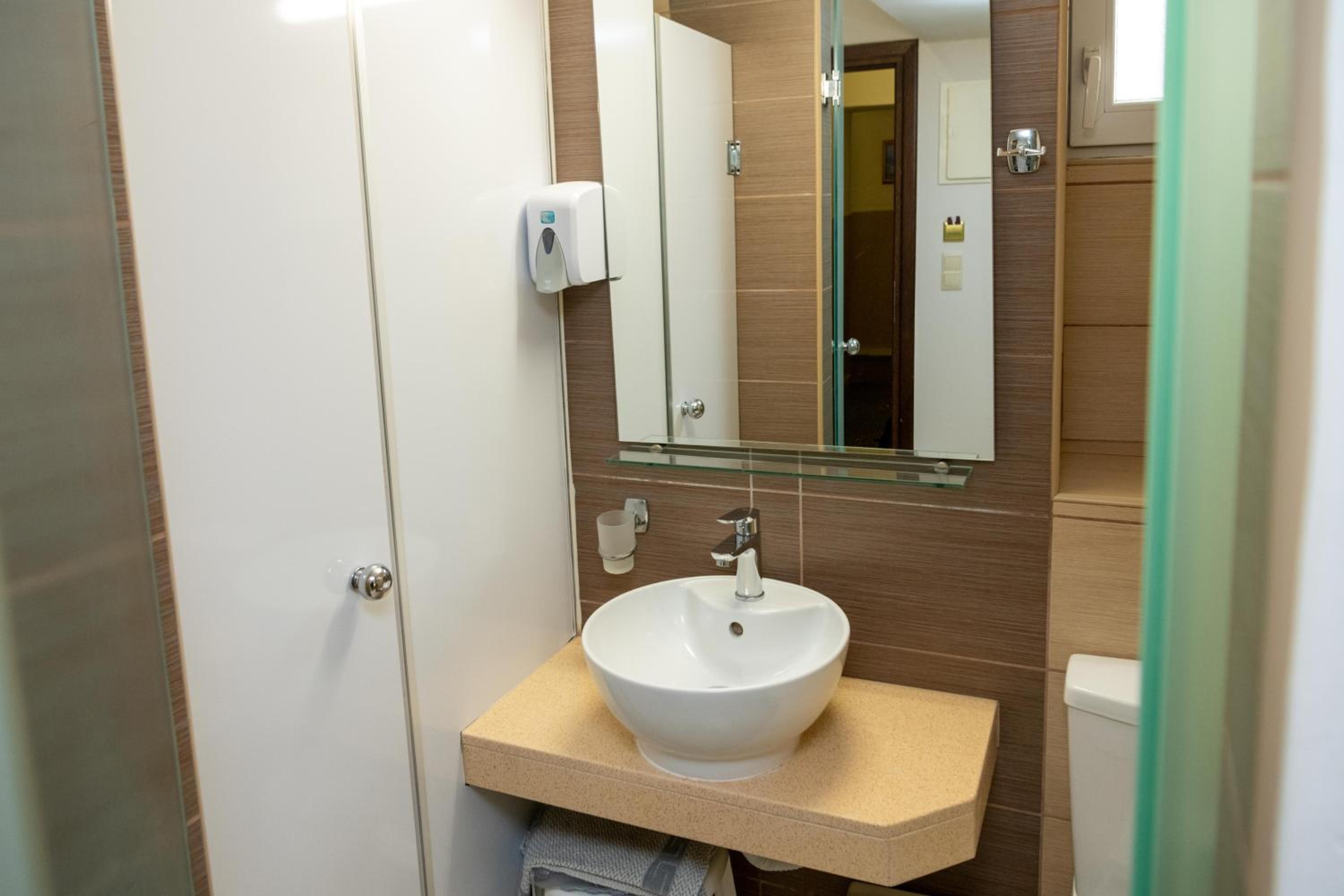 Double or Twin Room with City View photo 2