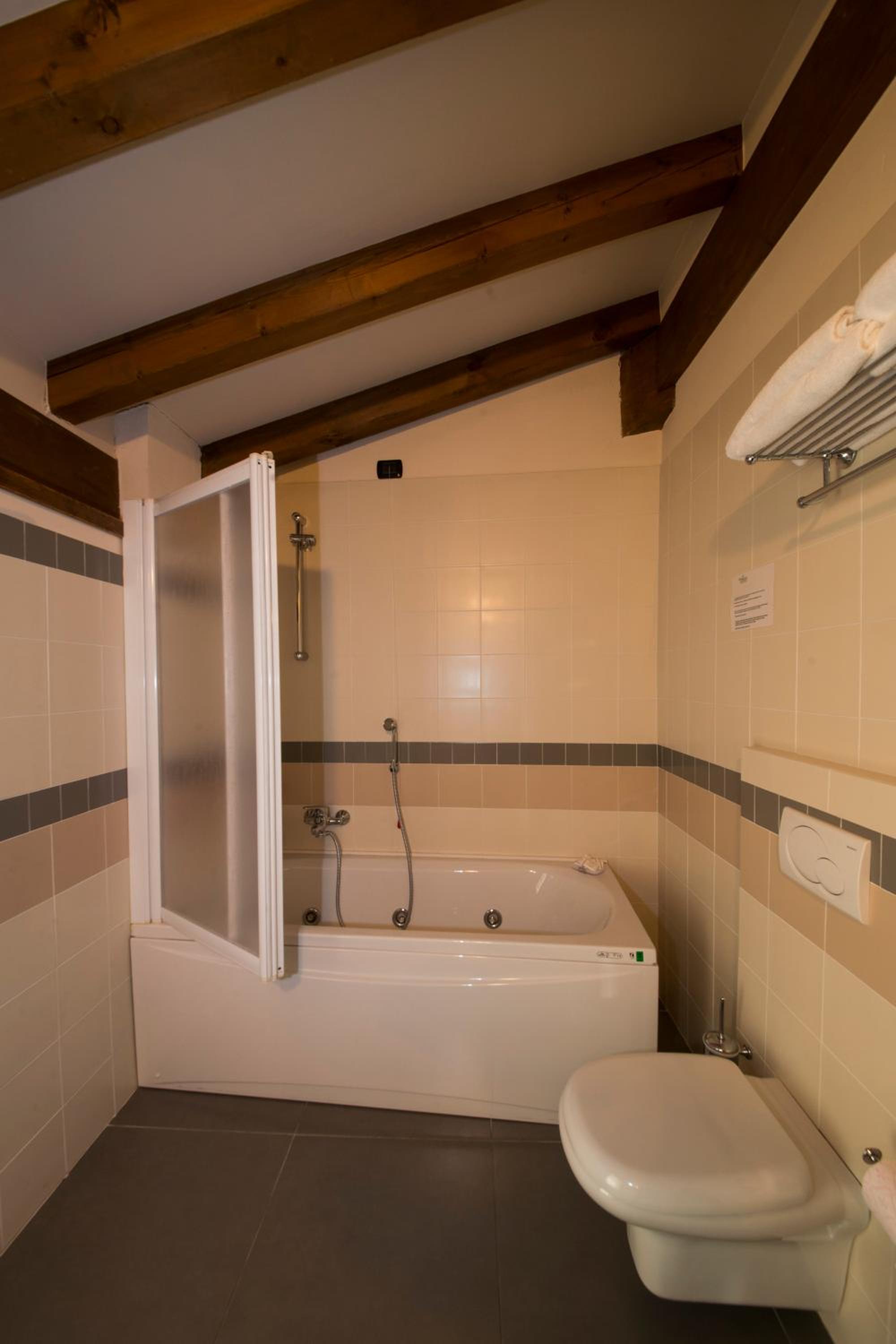 Quadruple Room - Photo 2