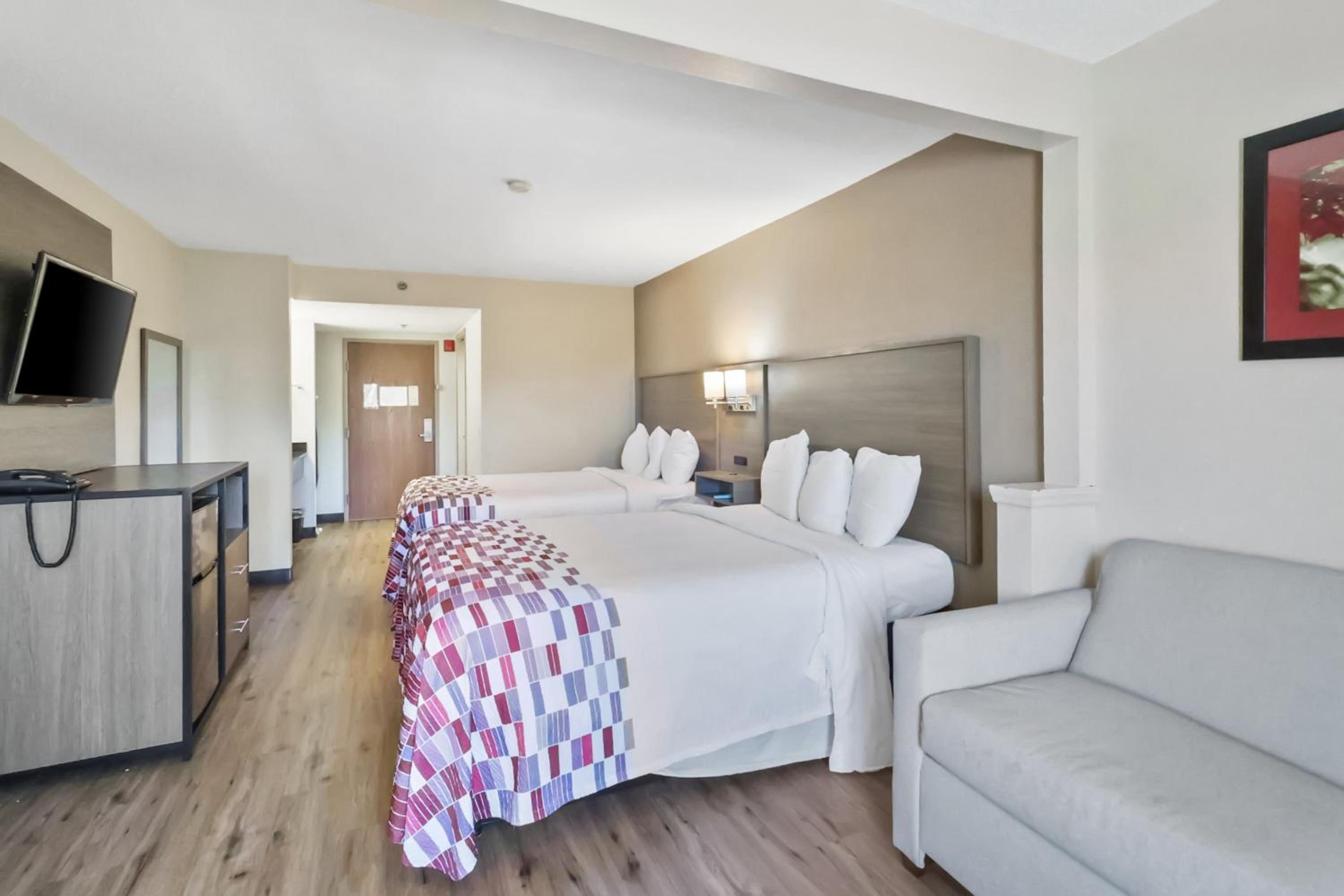 Deluxe Room with Two Queen Beds Non-Smoking - Photo 2