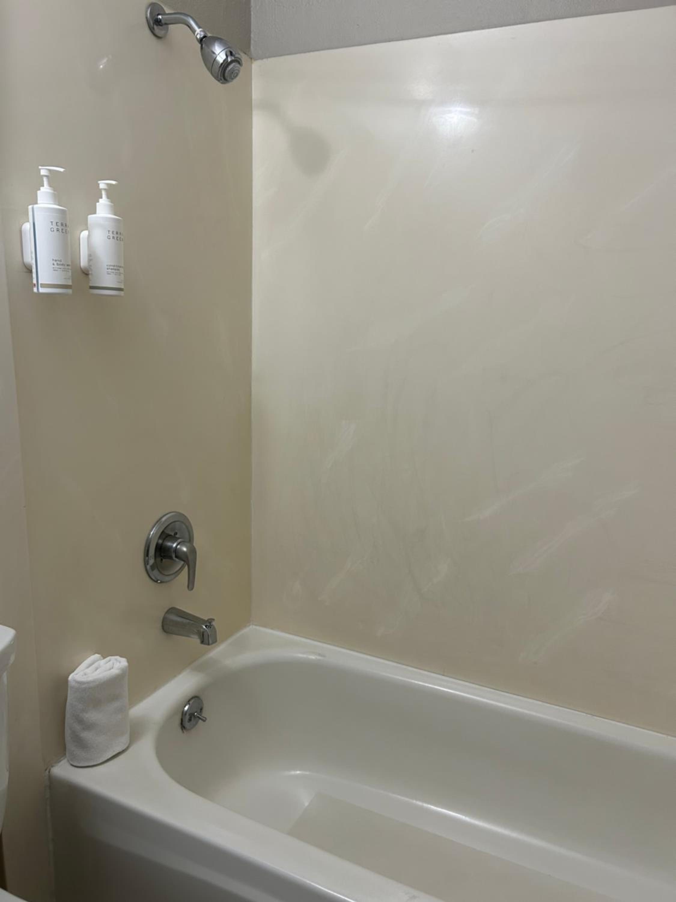 Queen Room - Non-Smoking - Photo 9