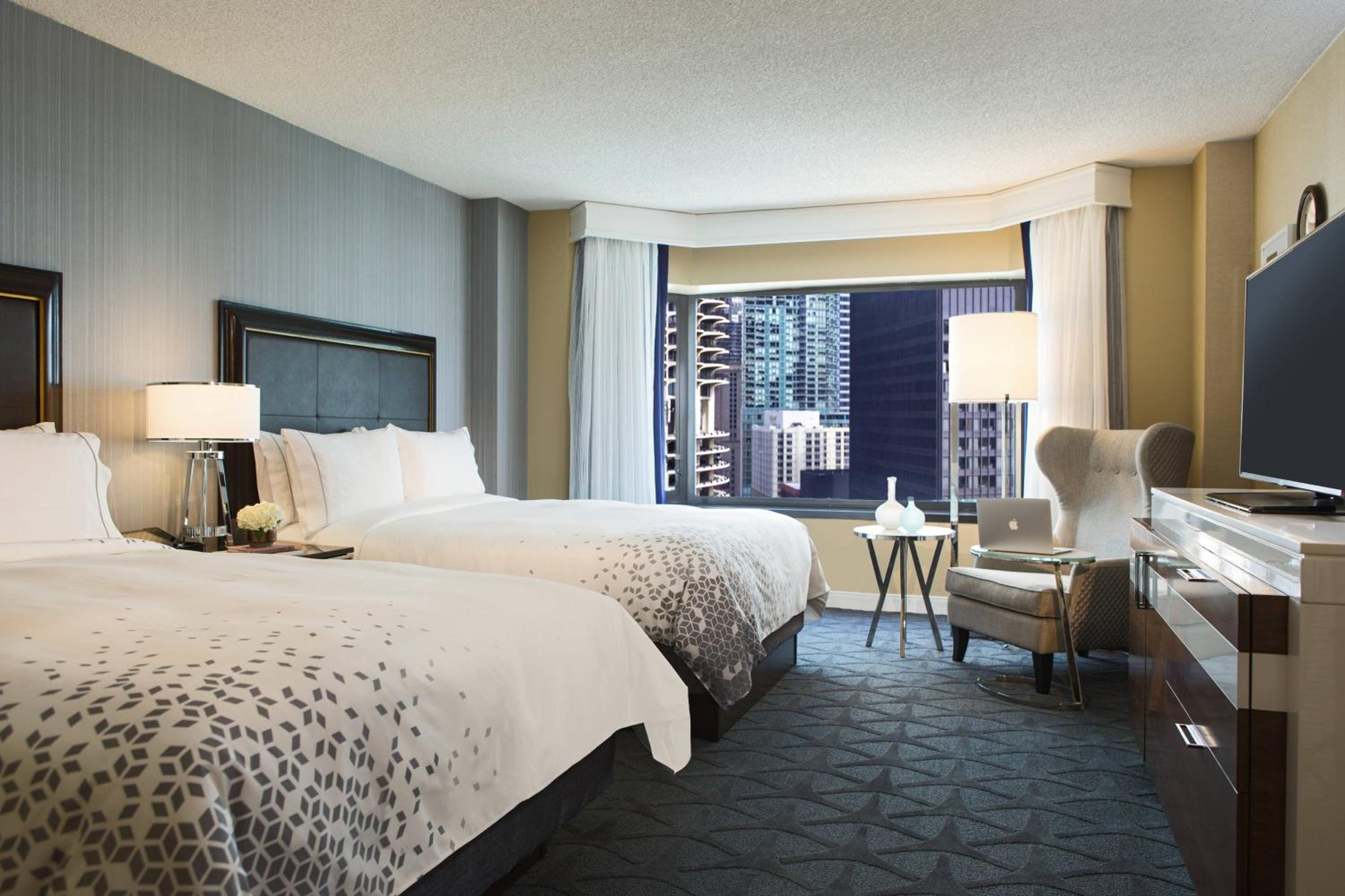 Guest room, 2 Queen, River view - Photo 1