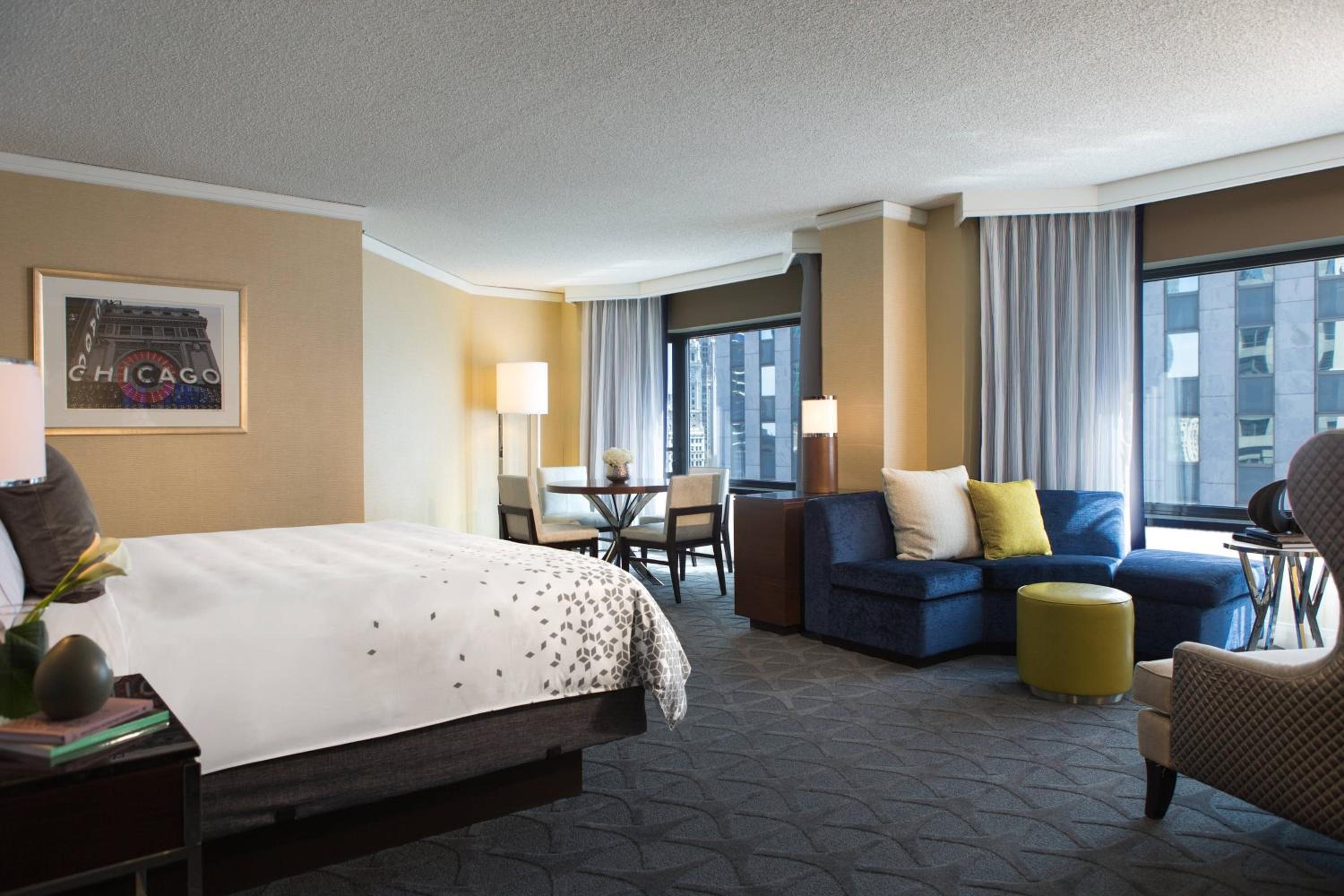 Junior Suite, 1 King, City view - Photo 3