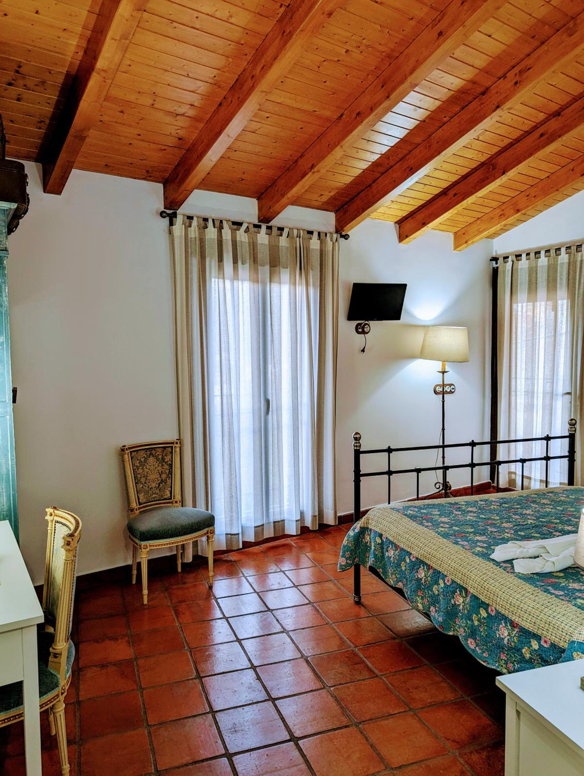 Deluxe Double Room with Balcony photo 3