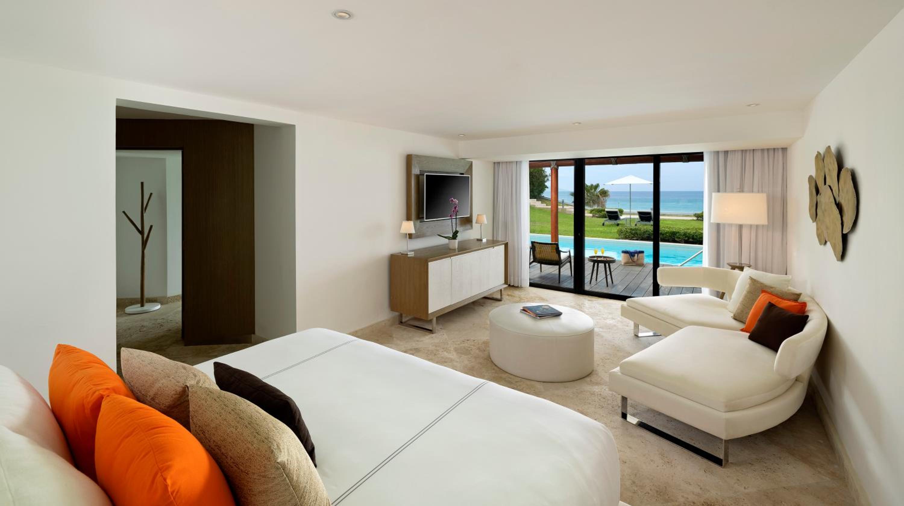 The Reserve Master Suite - Ocean Front Swim Up