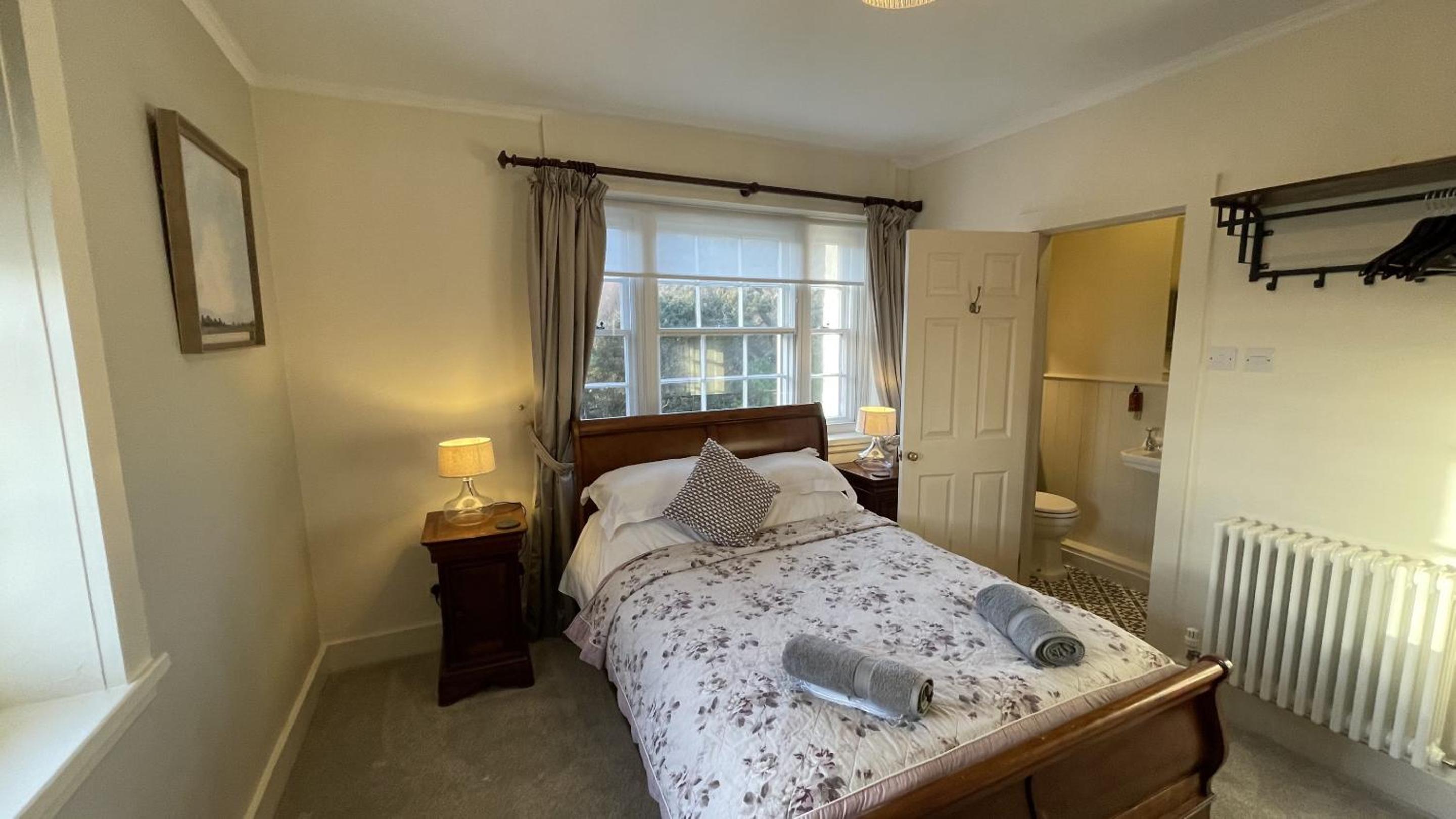 Eight-Bedroom House photo 1