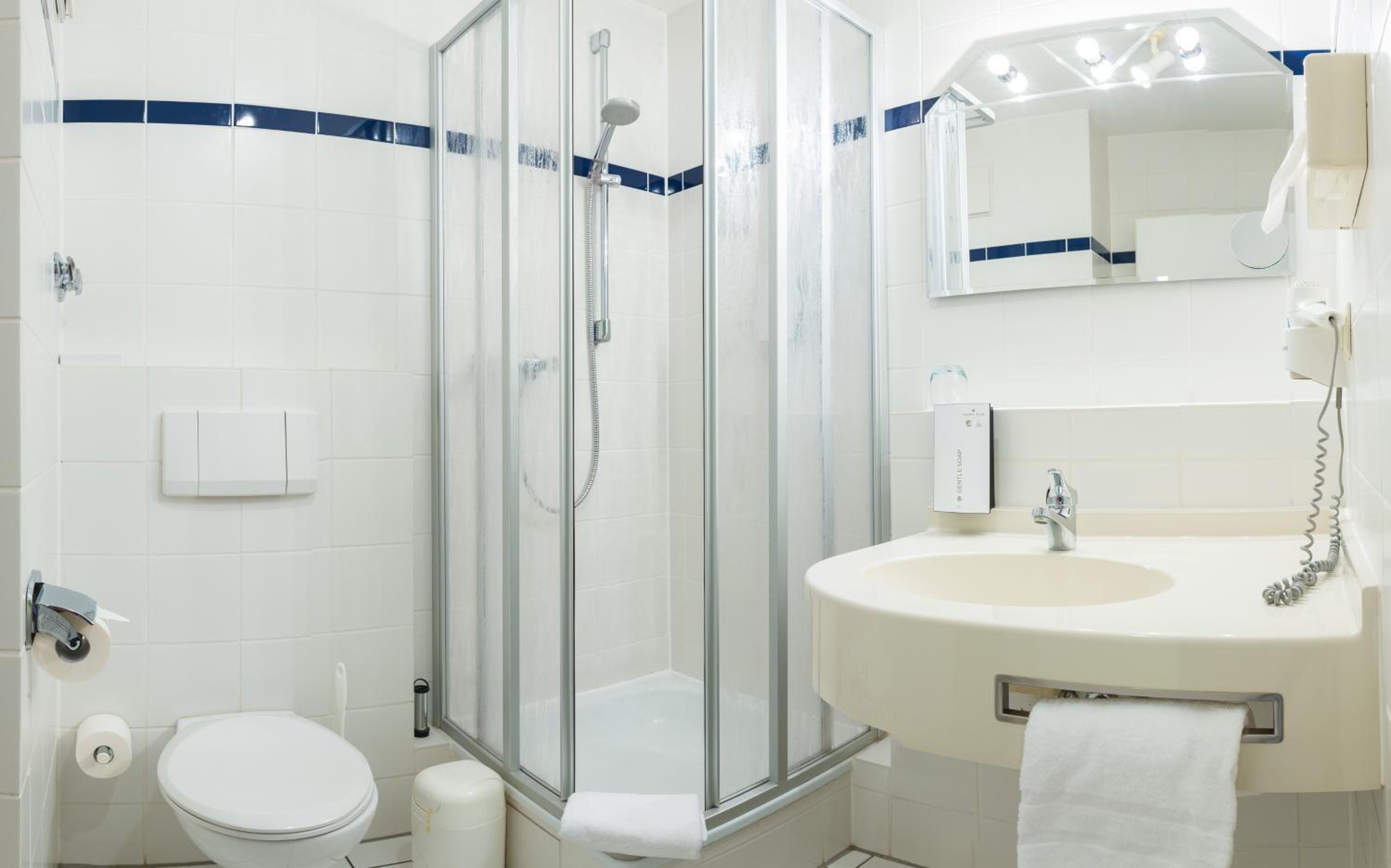 Standard Twin Room - Photo 6