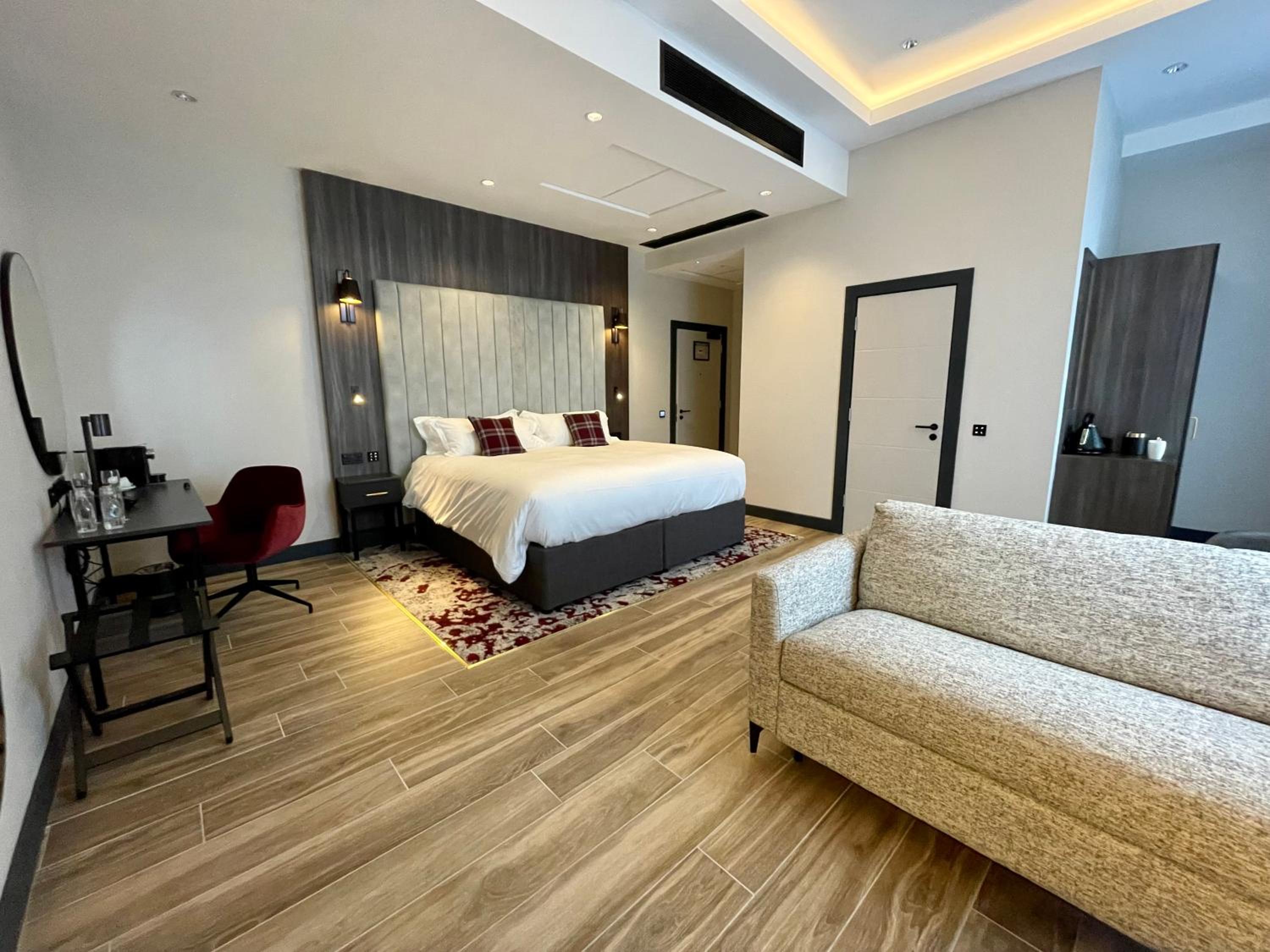Plaza Executive Room - Photo 7
