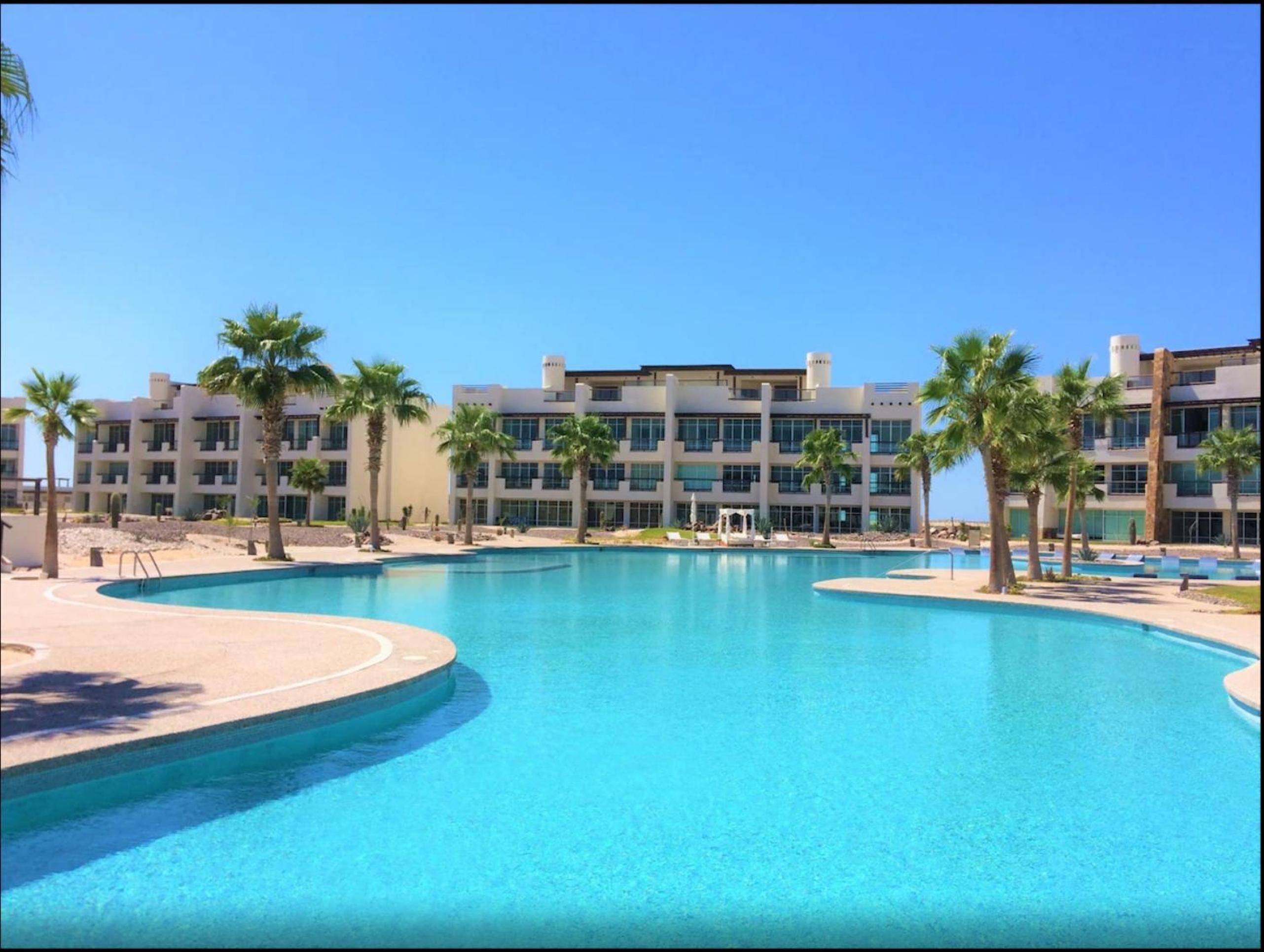 Apartment with Pool View  photo 3