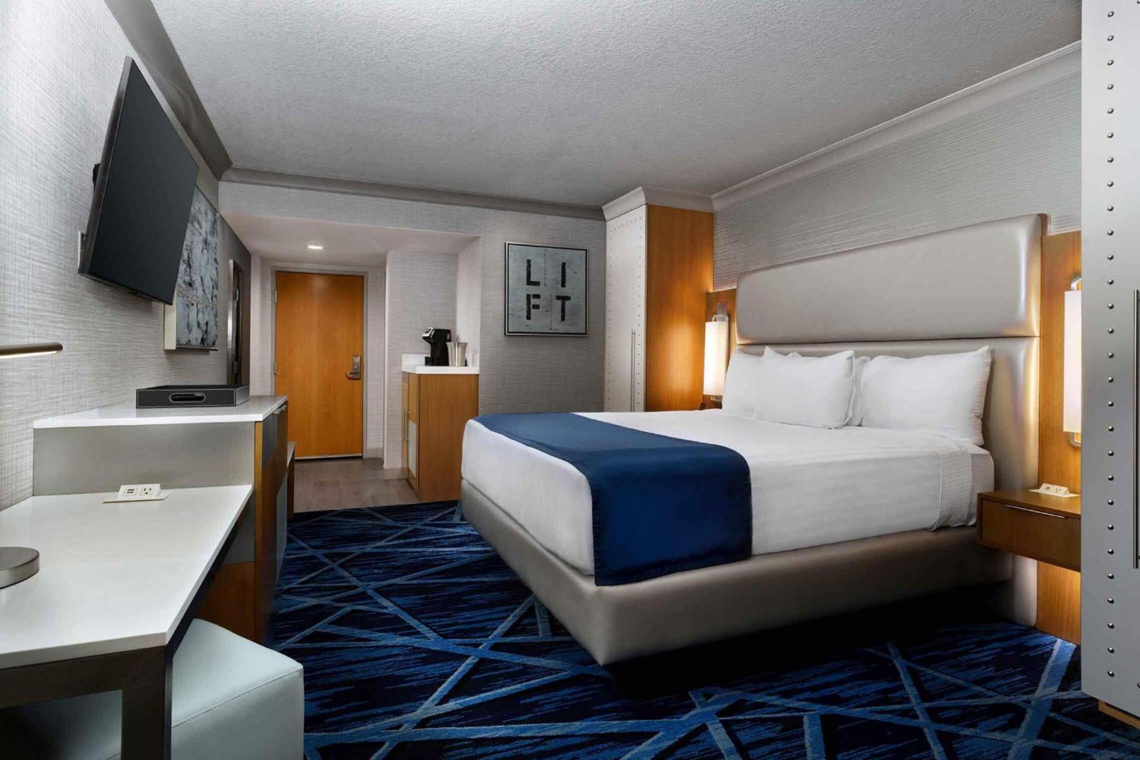 Newly Renovated Vegas Tower (Limited Availability) photo 3