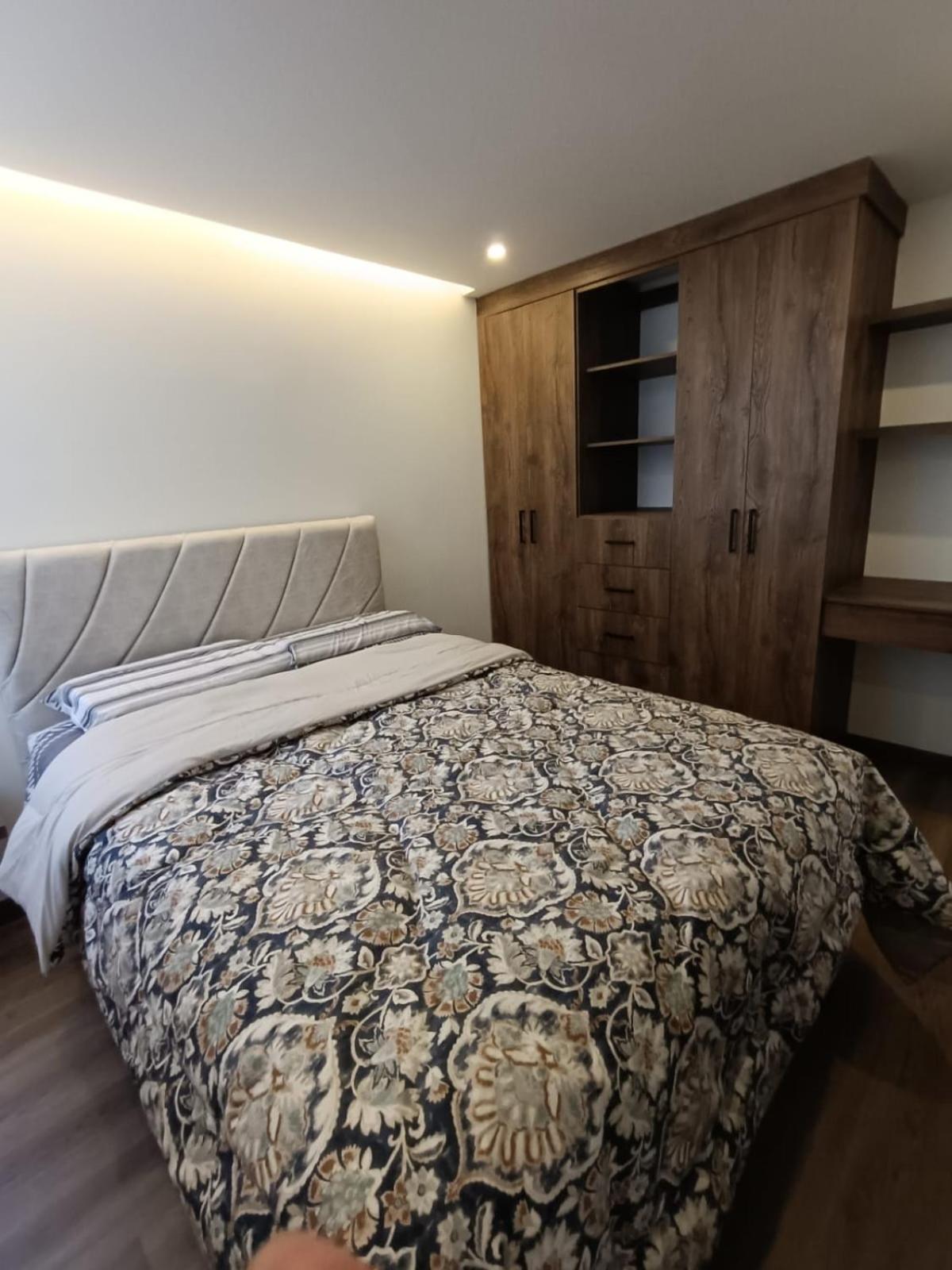 One-Bedroom Apartment photo 1