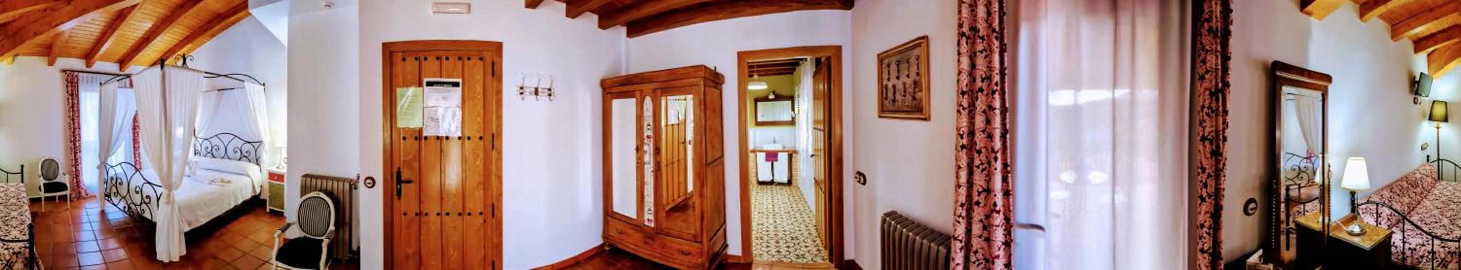 Deluxe Double Room with Balcony photo 2