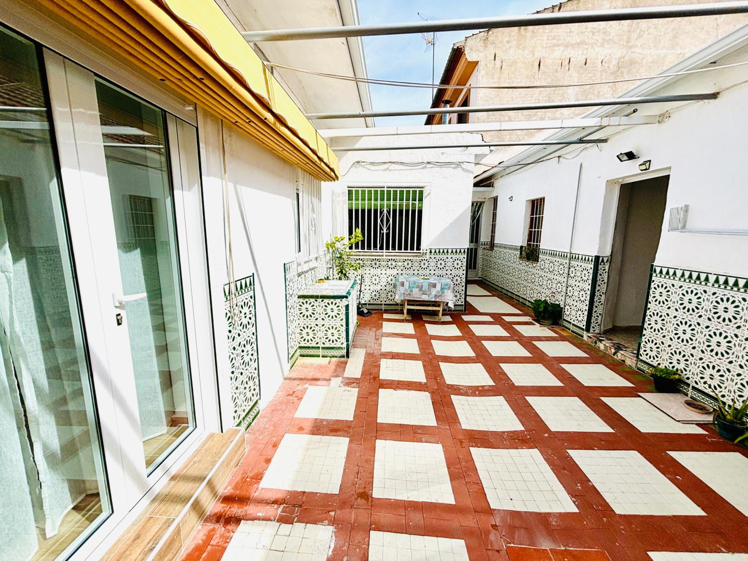 Four-Bedroom House photo 3