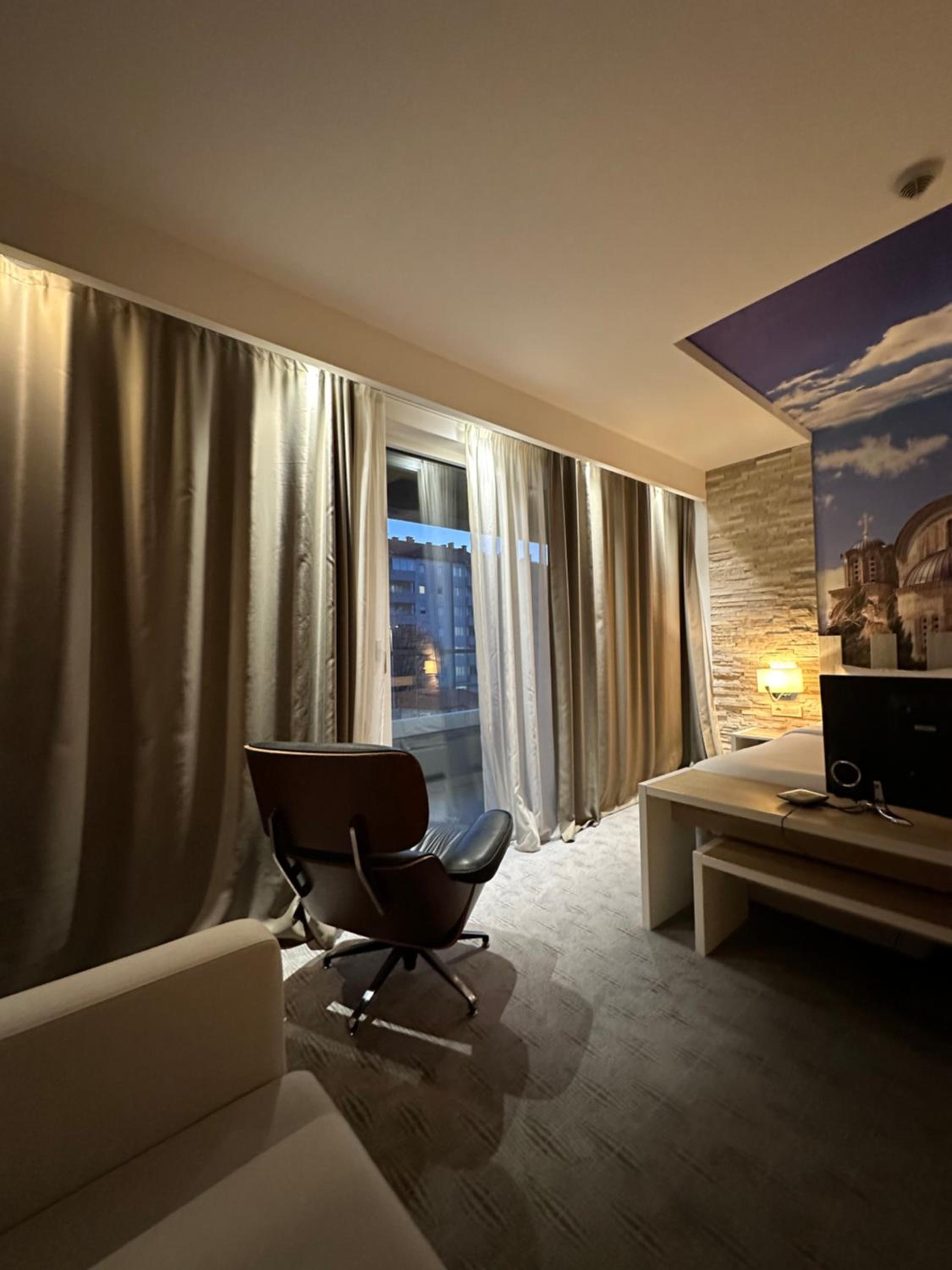 Double or Twin Room with Balcony - Photo 18