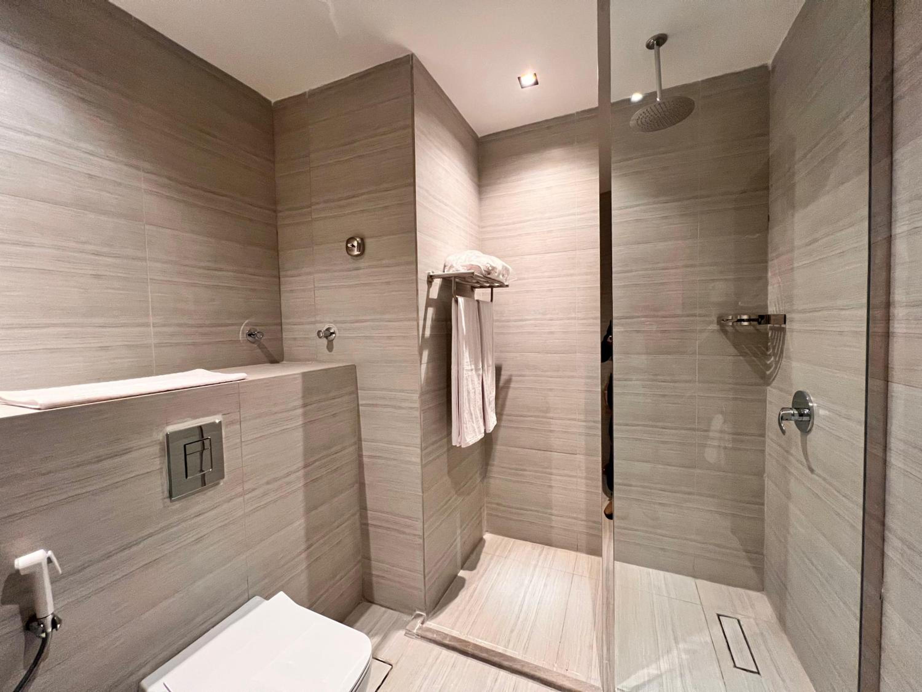 Superior King Room - Photo 8