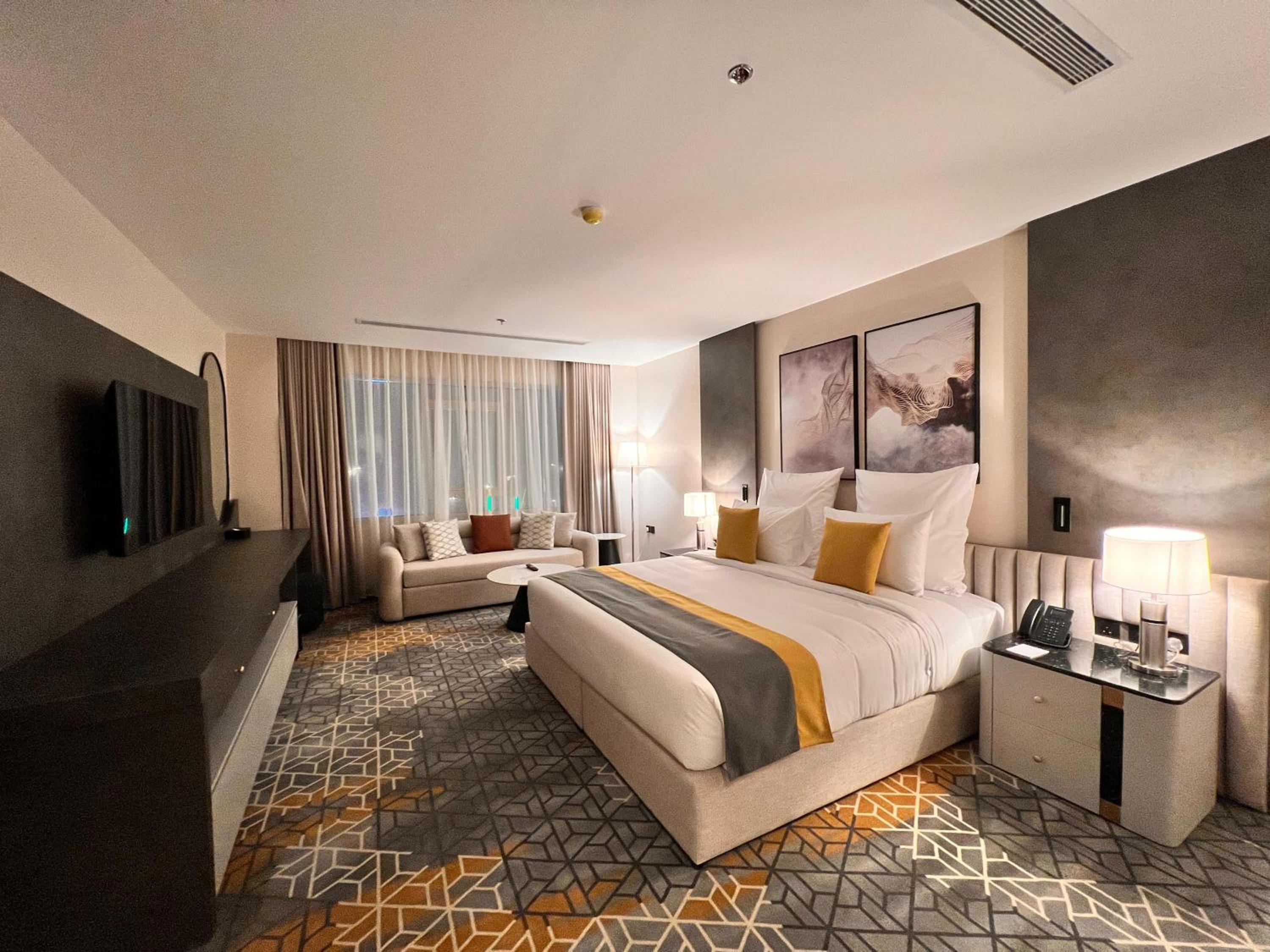 Superior King Room - Photo 5